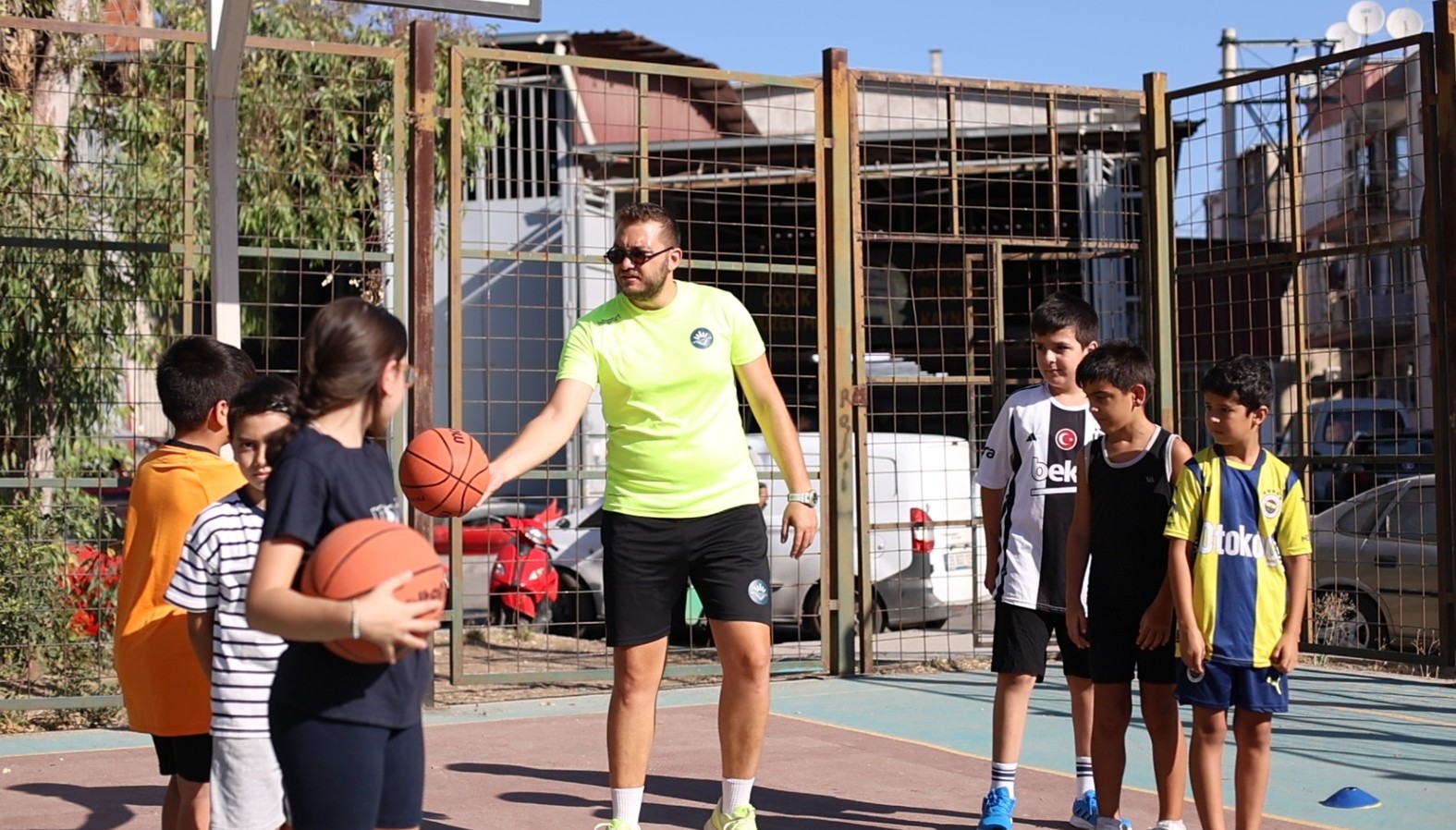 Karabağlar’lı Çocuklar Bu Yaz Mahallede Sporla Buluşuyor