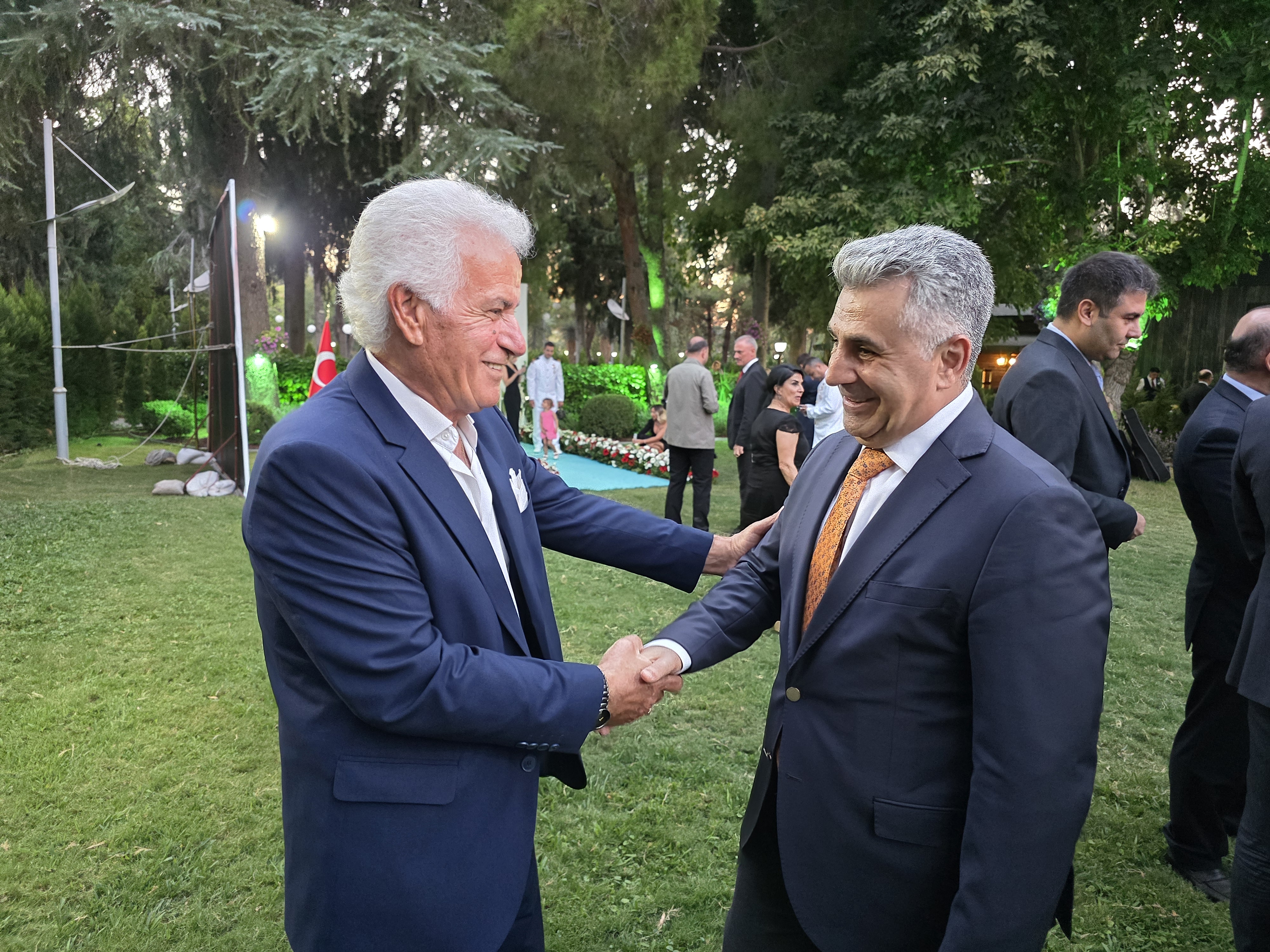 CUMHURİYETİMİZE SAHİBİZ, DÜŞMANA GEÇiT VERMEYiZ!