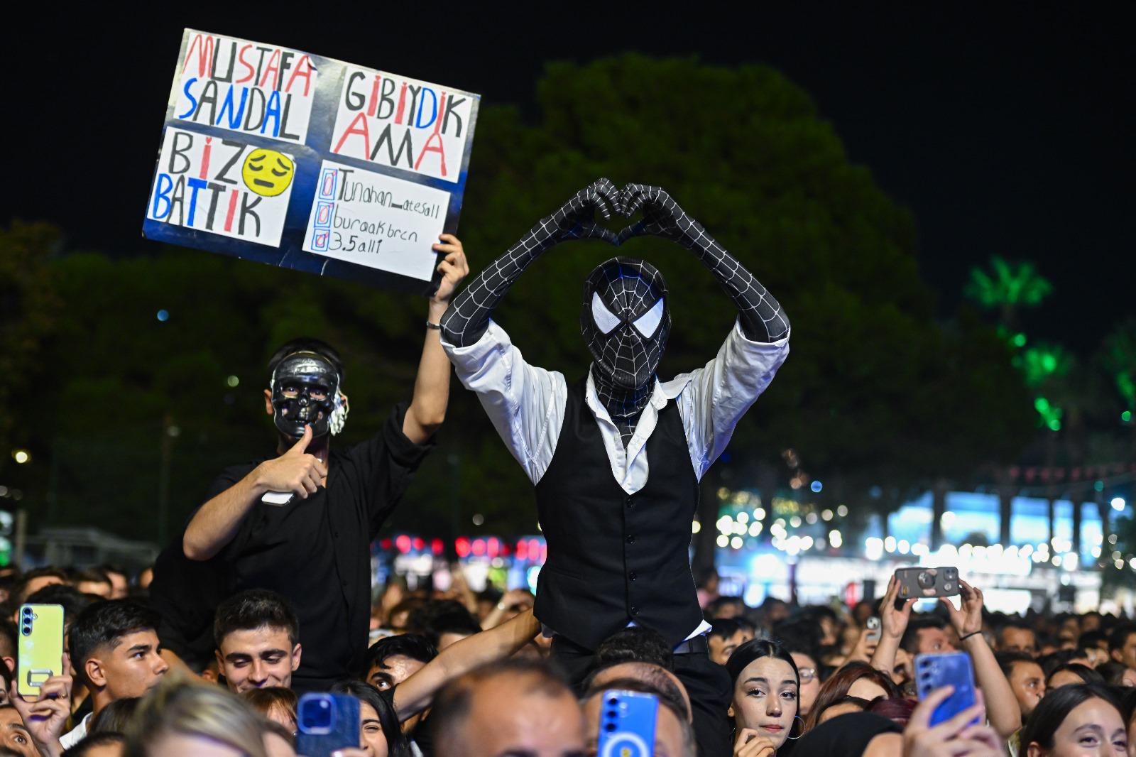 Çim Konserleri’nde "Mustafa Sandal" coşkusu