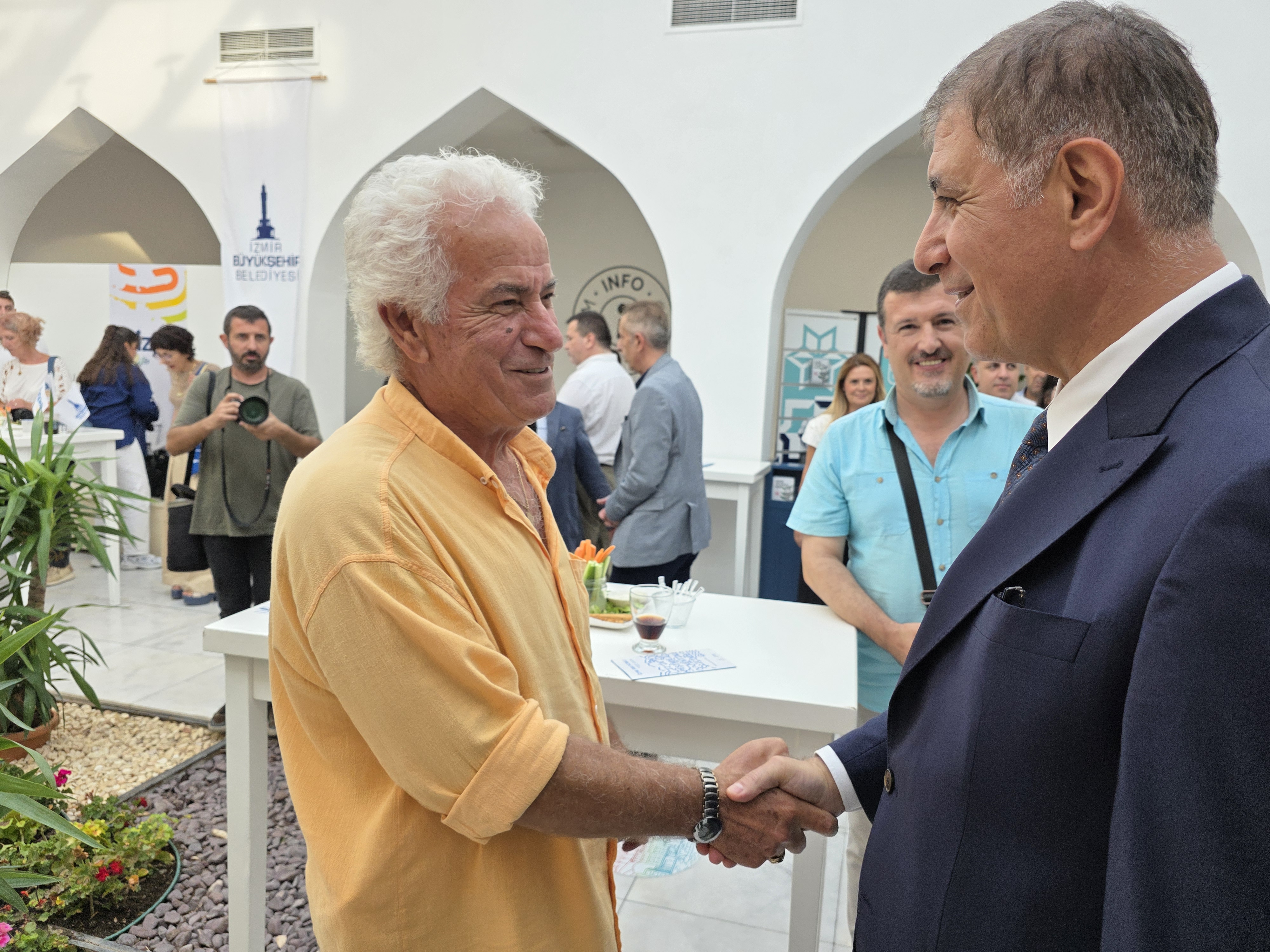 İZPA Bilime, Cemil Tugay Kentlilere Güveniyor: 'Sadece Eleştirmeyin, Katılın!'