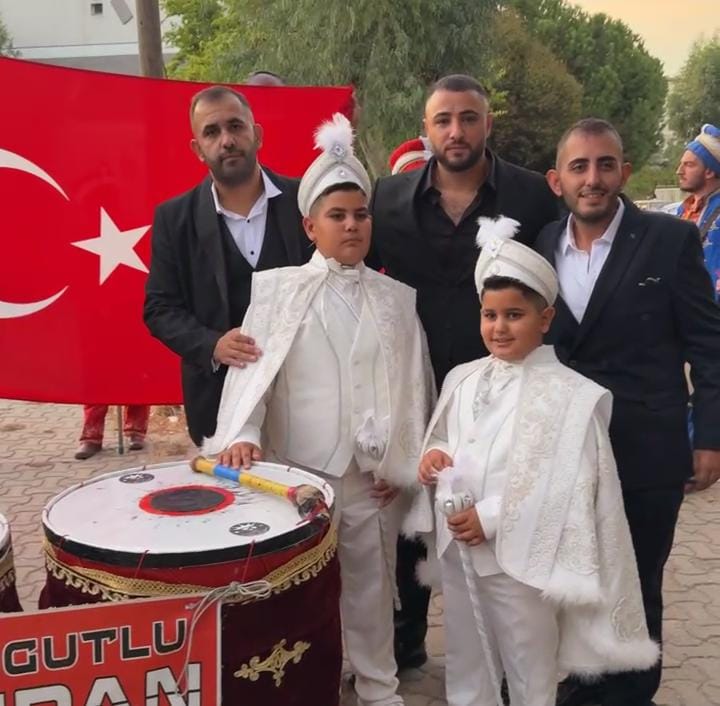 Hüseyinoğulları'nın mutlu günü: Eshat ve Kenancan Bozkurt sünnet oldu