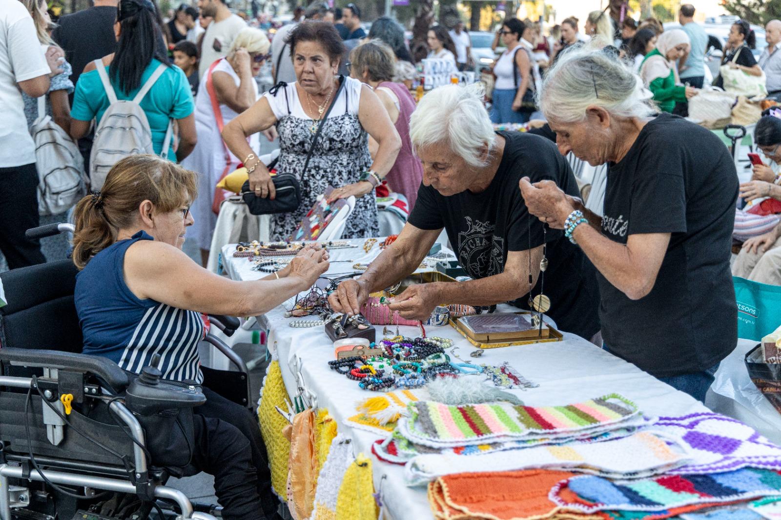 “El Emeği Gece Pazarı” kadınlara kazanç kapısı oldu
