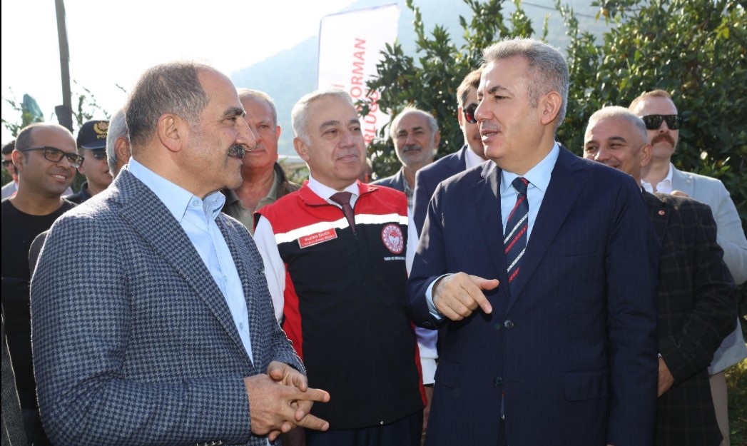 İzmir’de Akdeniz Meyve Sineğiyle Mücadele İçin Biyoteknik Tuzak Dağıtımı Yapıldı