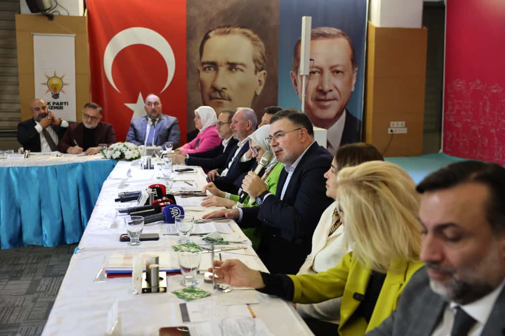 AK Parti’den İzmir’de, 'Bir Sofra'da İlle de Roman' buluşması!