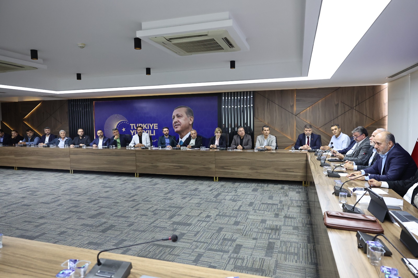 AK Parti İzmir’de, yerel yönetimler zirvesi!