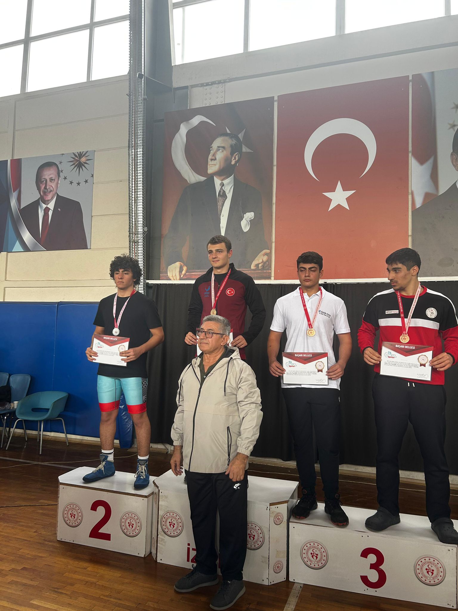 Aliağa’nın Genç Güreşçileri Okullarını İzmir Üçüncüsü Yaptı