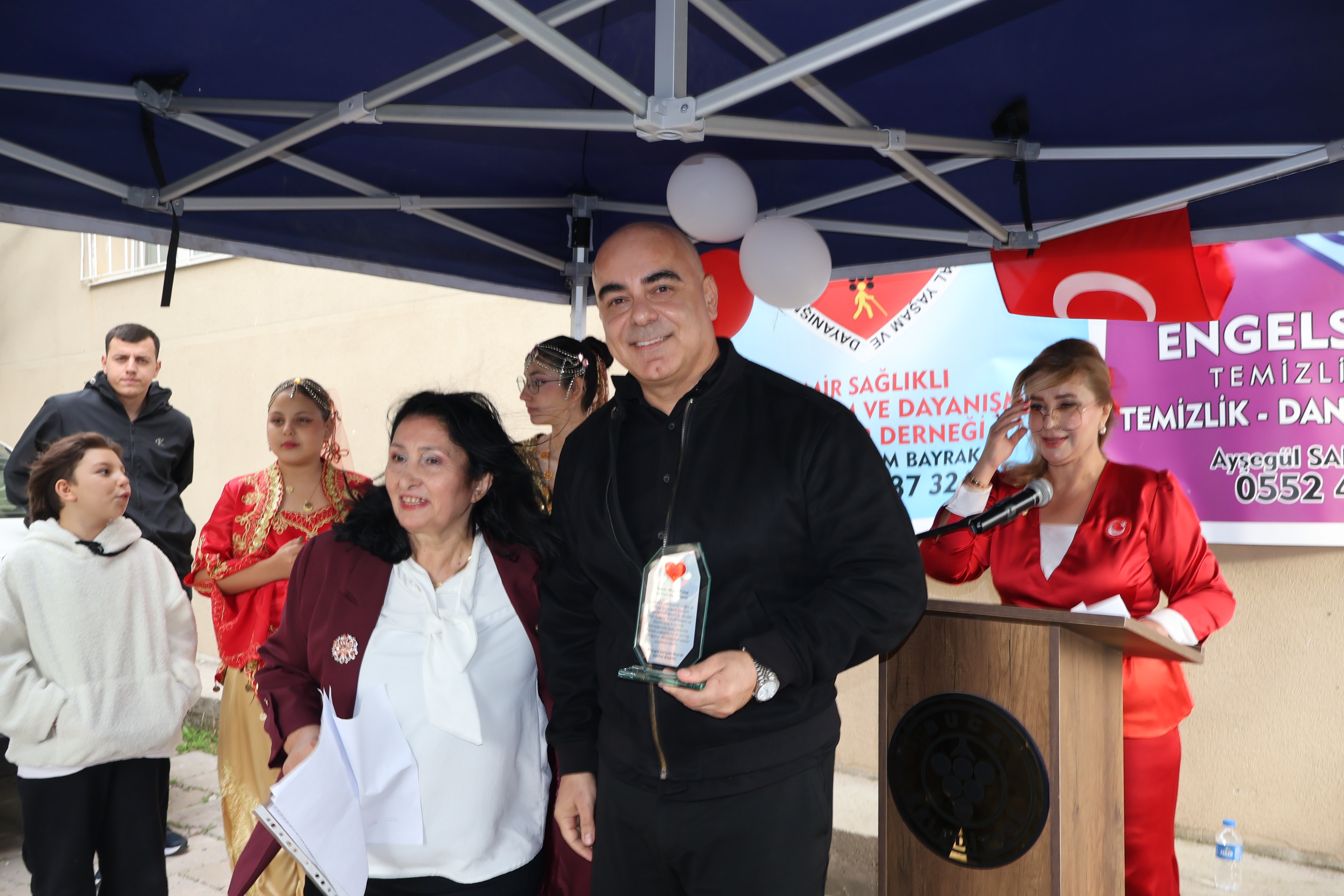 İZMİR'DE ENGELLİLER İÇİN UMUT KAPISI AÇILDI: "GERÇEK ENGEL, ZİHİNLERDEKİ AYRIMCILIKTIR"