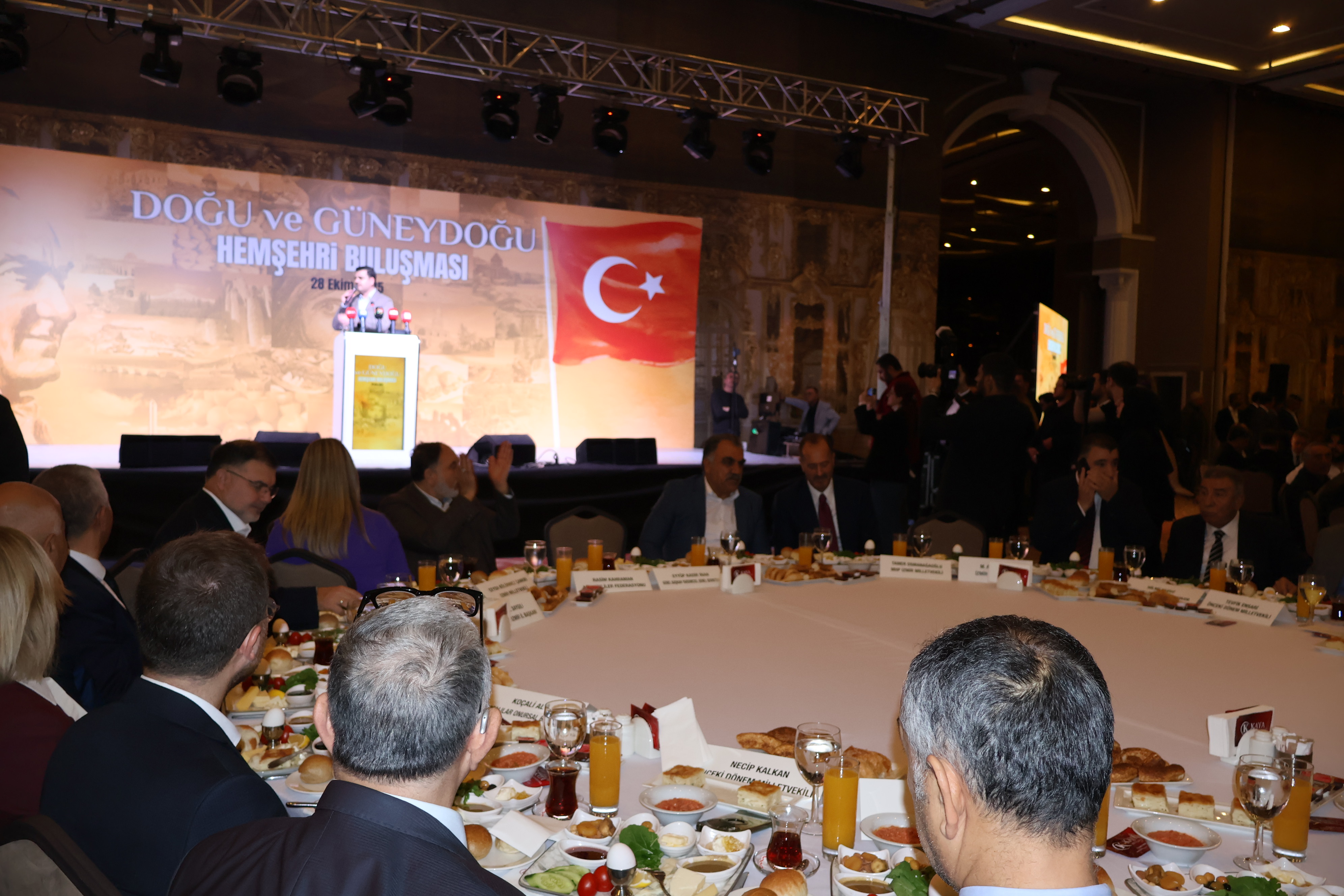 İzmir'de "Büyük Kardeşlik" Buluşması: Birlik, Dayanışma ve Umut Mesajı