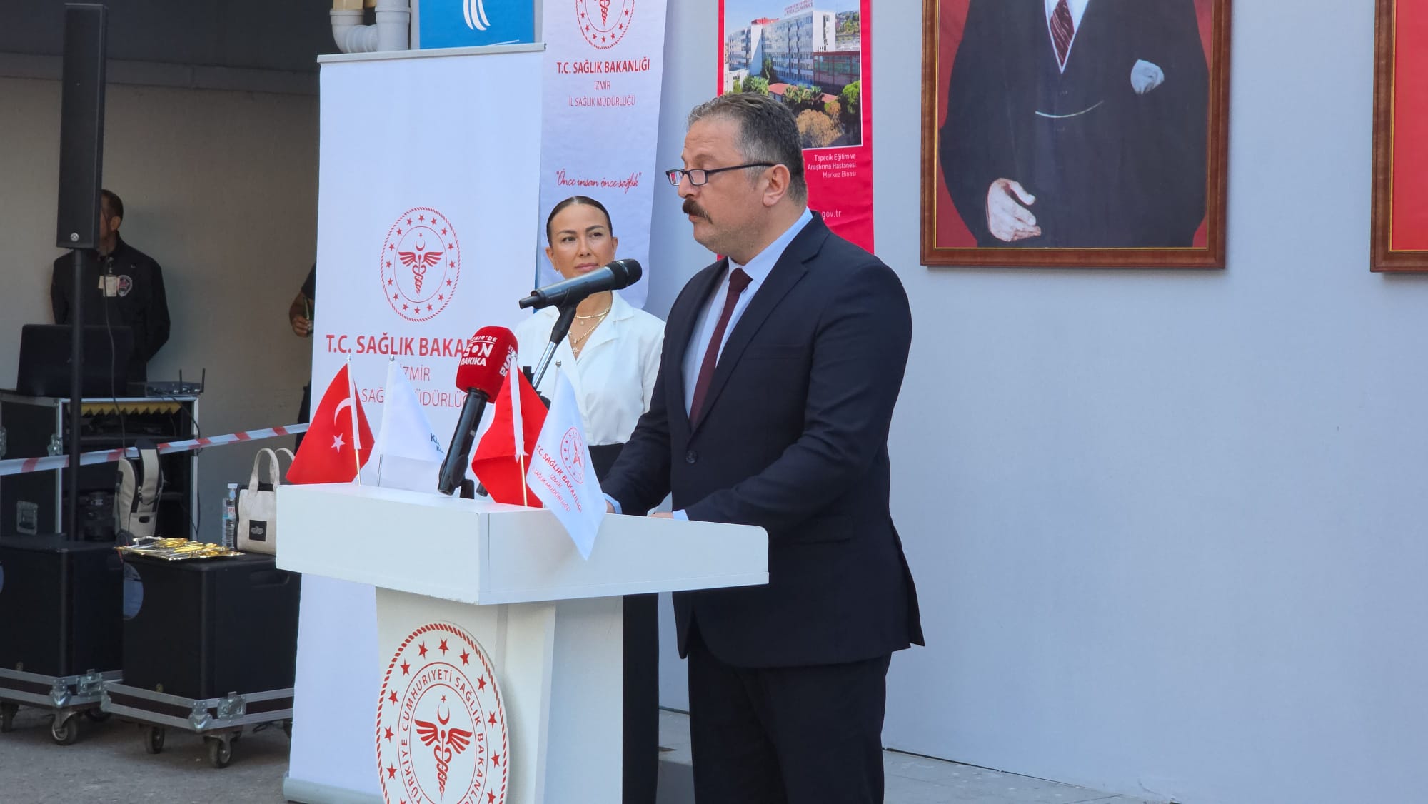 İzmir'de iyilik büyüyor: Kızılay Sosyal Butik kapılarını açtı