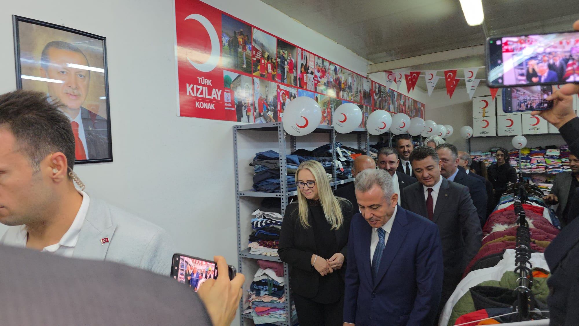 İzmir'de iyilik büyüyor: Kızılay Sosyal Butik kapılarını açtı