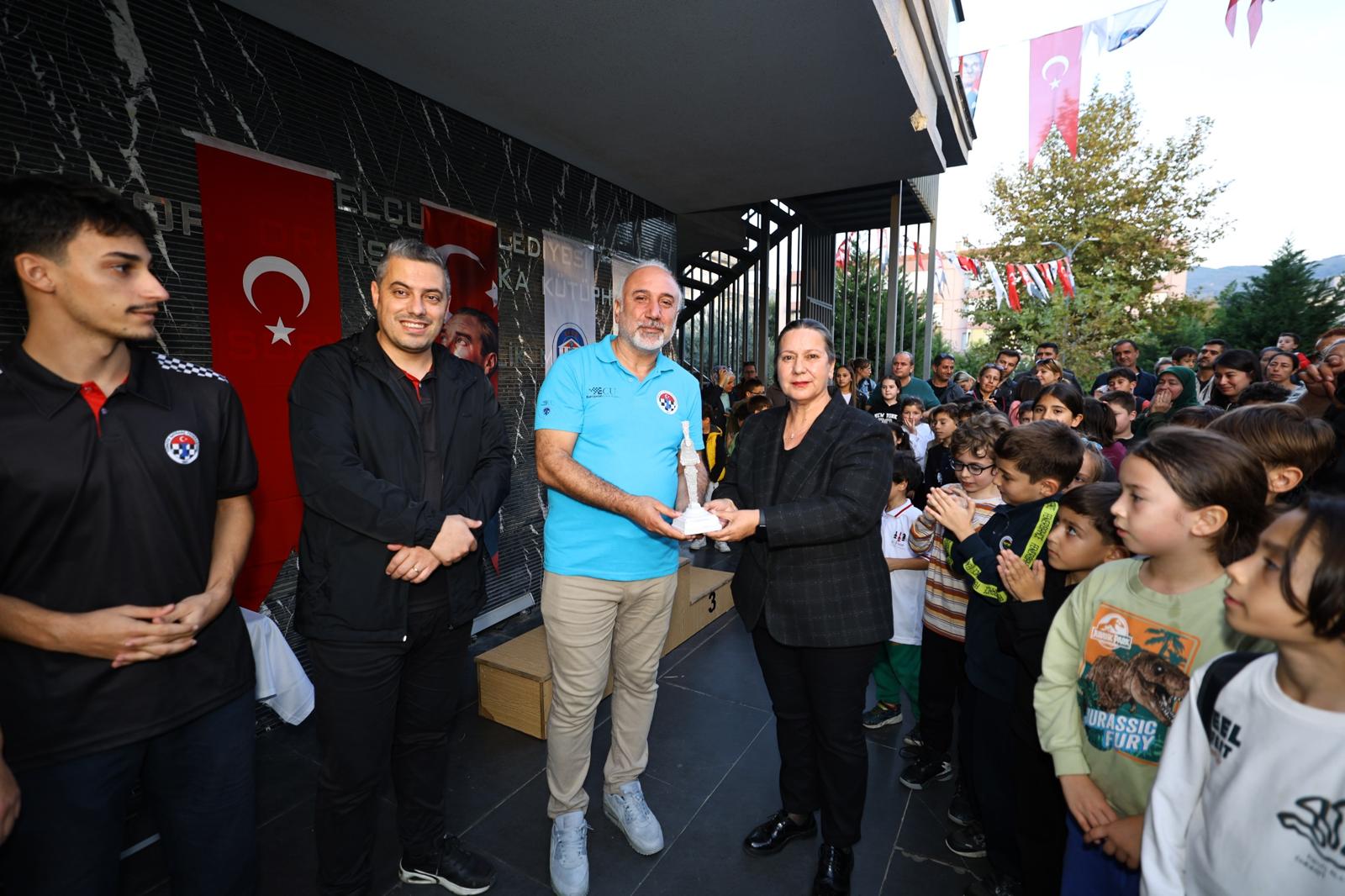 EFES SELÇUK’TA “ATAYA SAYGI” SATRANÇ TURNUVASI SONA ERDİ