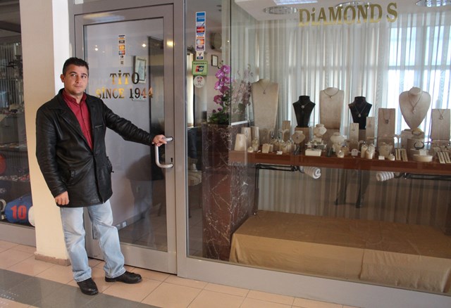 Kruvaziyer gelmeyince esnaf kepenk kapattı