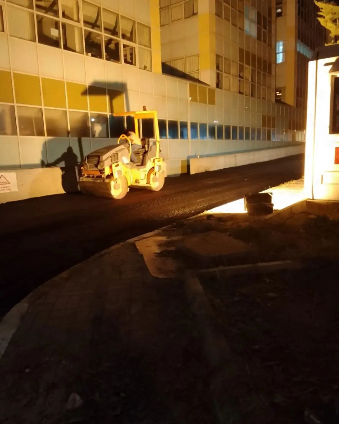 İzmir Atatürk Eğitim ve Araştırma Hastanesi çevresindeki asfalt çalışmaları tamamlandı