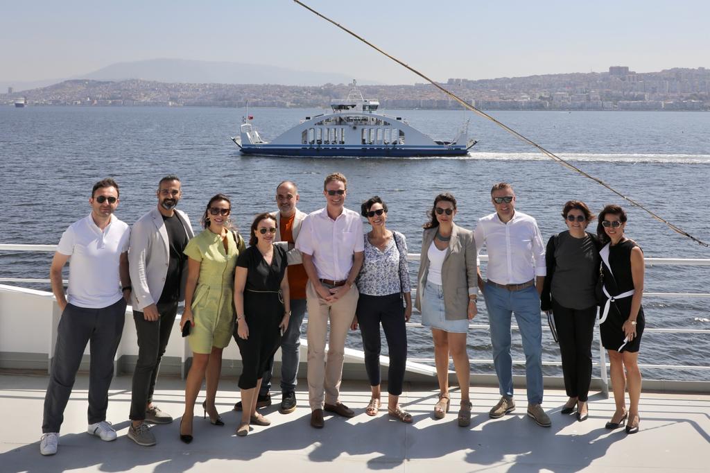 Büyükelçi’den Başkan Soyer’in elektrikli yolcu gemisi projesine destek