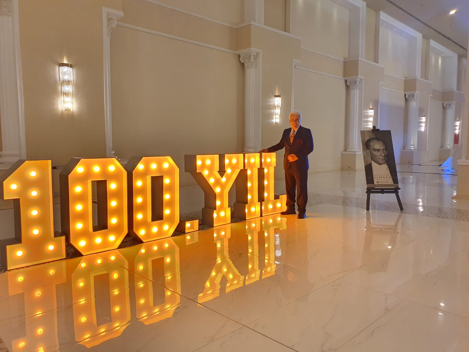 İzmir Valiliğinden 100. yıla yakışır resepsiyon