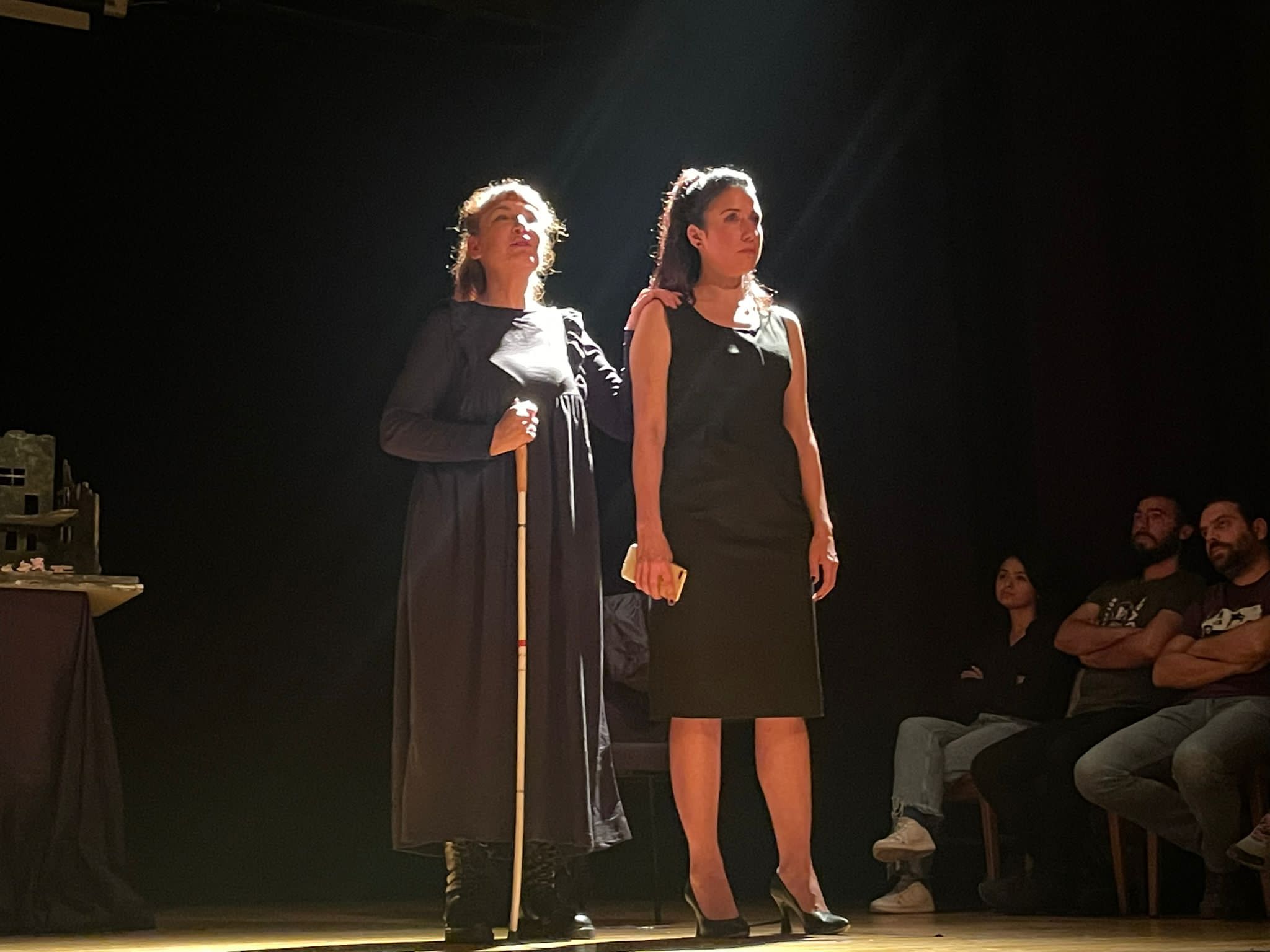 İzmir’de tiyatro şöleni yaşandı