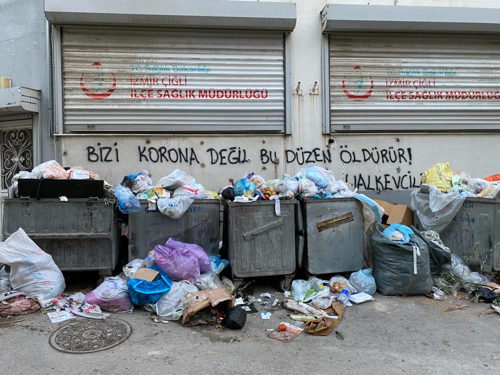 İşçiler maaşını alamadı, Çiğli çöp yuvasına döndü