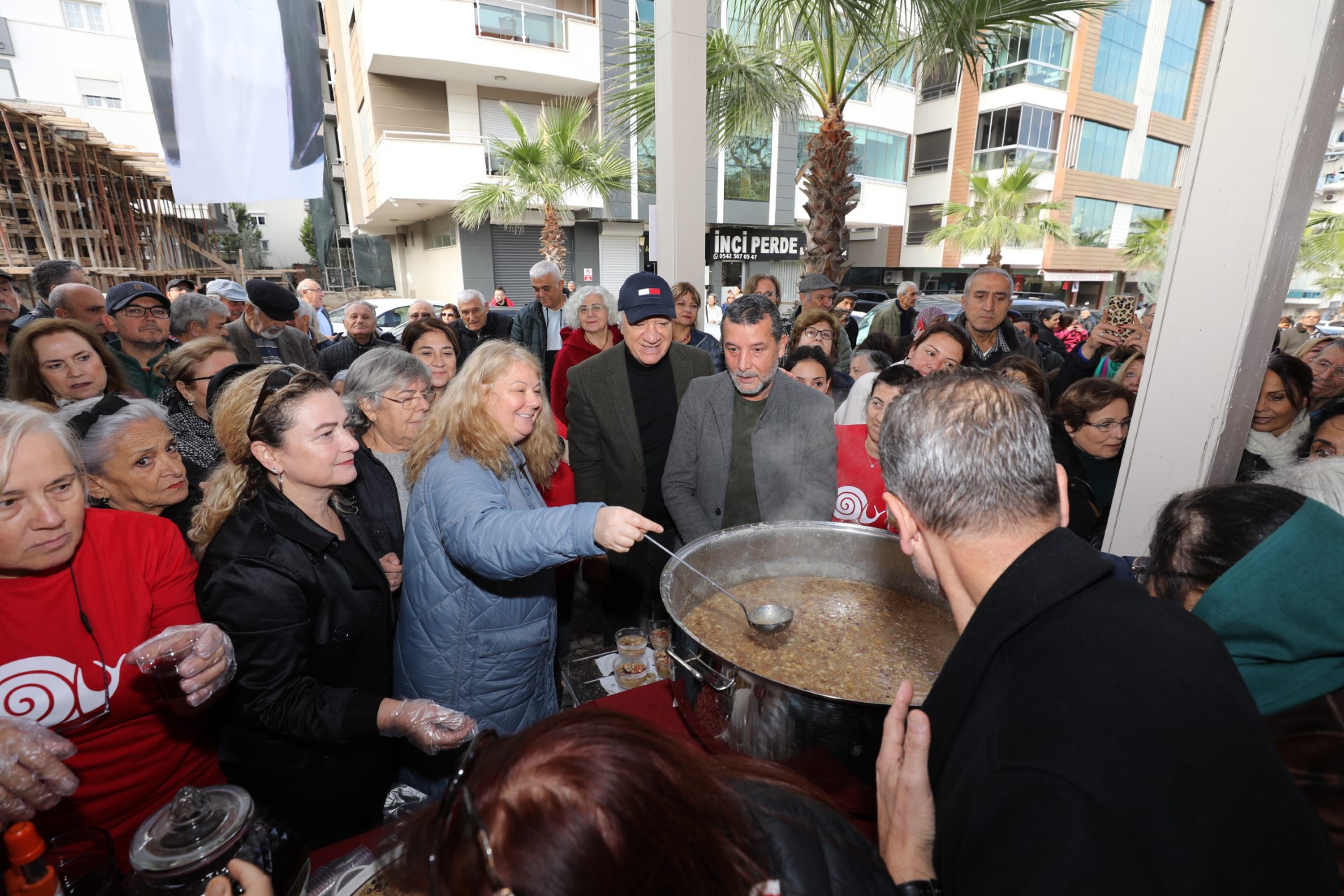 NARLIDERE, TOPRAK ANA GÜNÜ’NÜ NAR VE AŞURE İLE KUTLADI