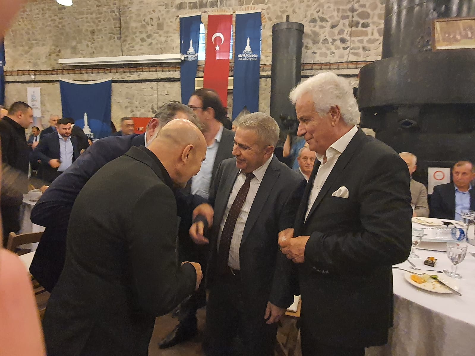 Başkan Soyer, 2023 yılında Türkiye'de en iyi 3., Ege Bölgesi'nde en iyi 1. Büyükşehir Belediye Başkanı seçildi!