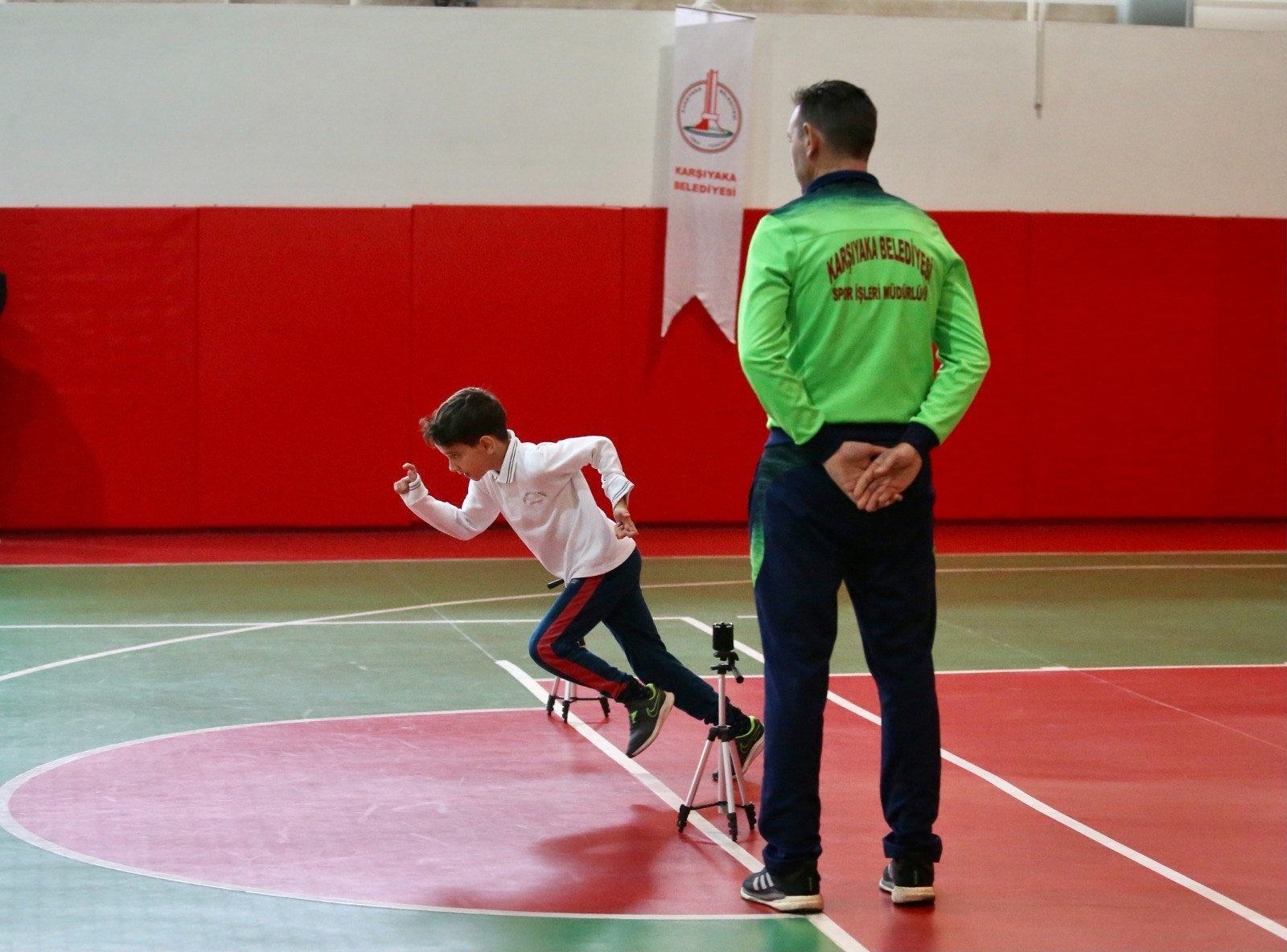 Karşıyaka Belediyesi Spor Merkezine yoğun ilgi