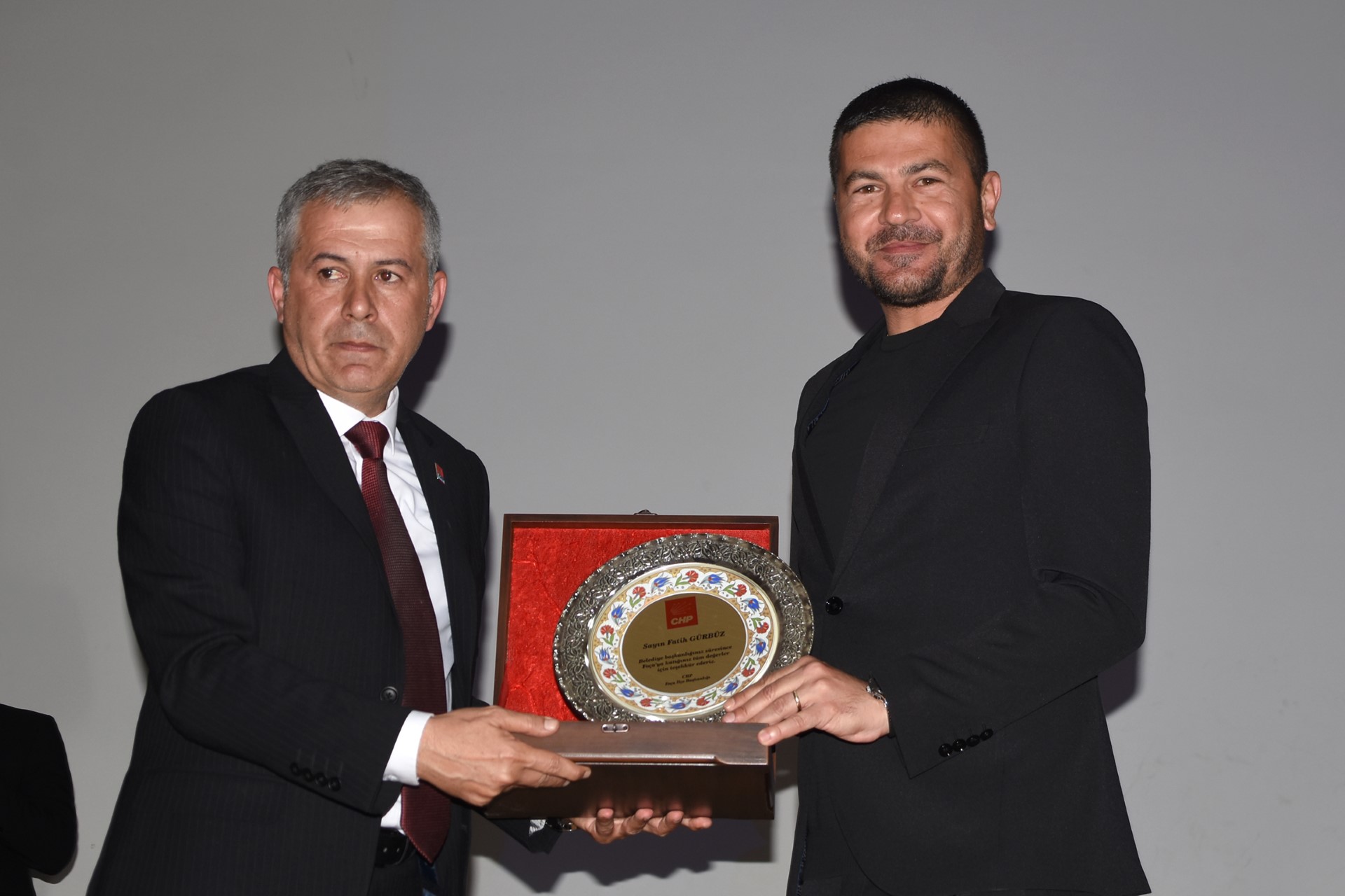 CHP Foça Belediye Başkan Adayı ve İlçe Yönetimi Partililerle buluştu