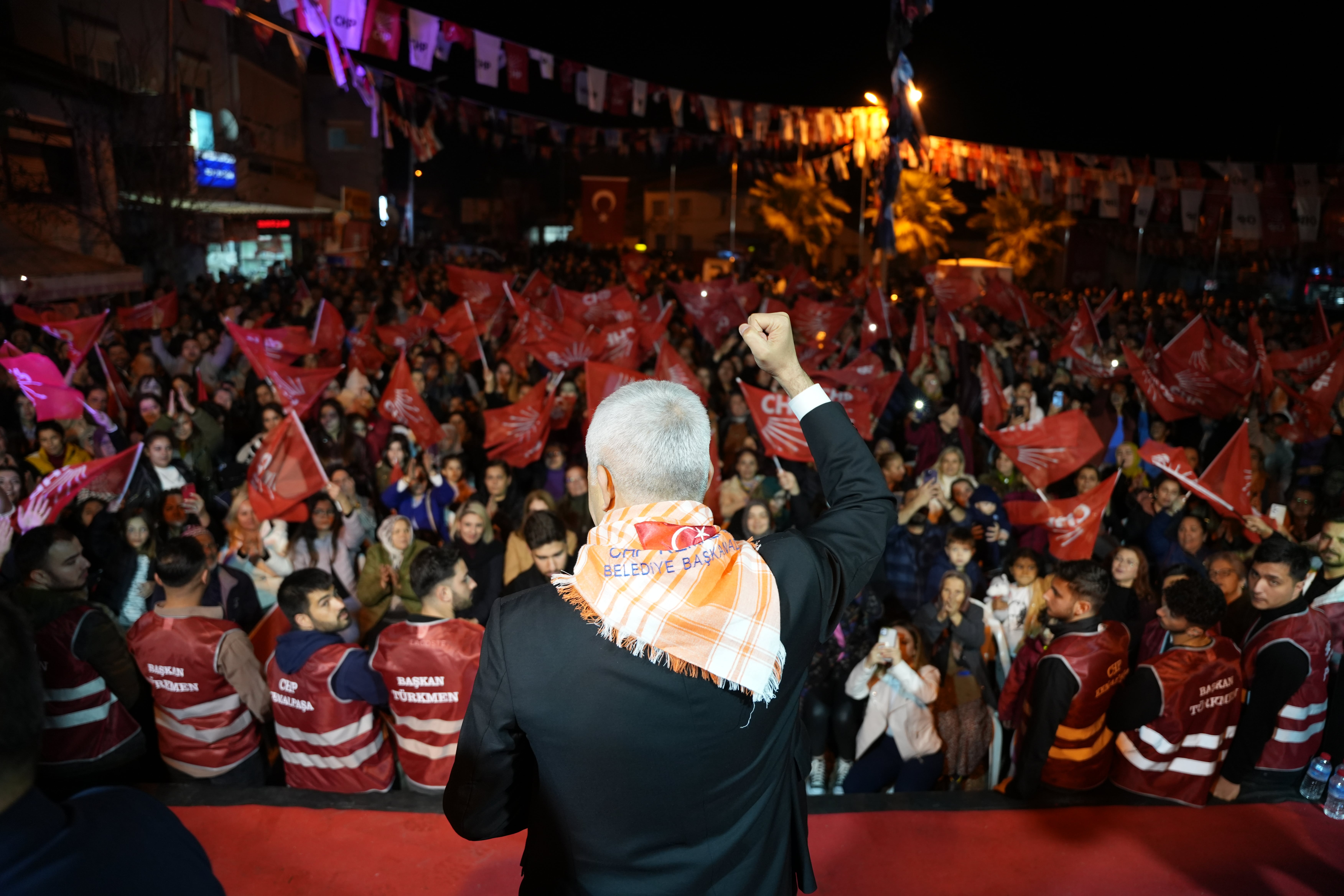 Ulucak'da Türkmen'e sevgi seli binlerce kişiyle SKM açılışı