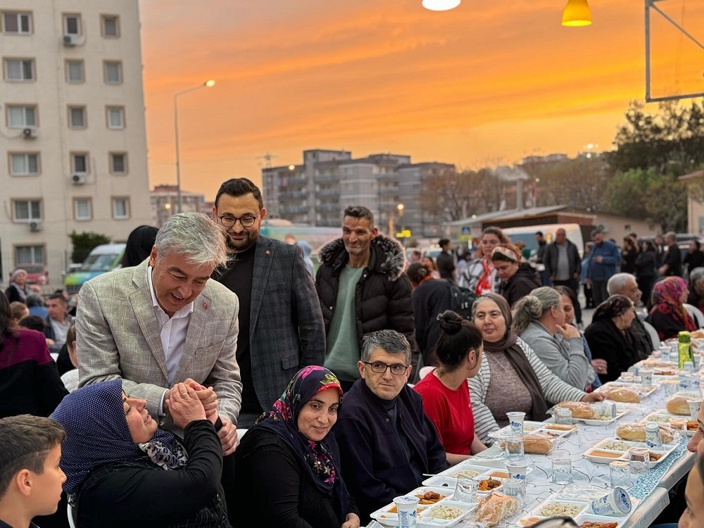 Cumhur İttifakı Çiğli adayı Murat Gökçekaya söz verdi, çağrı yaptı: “Bizimle hizmet gelecek”
