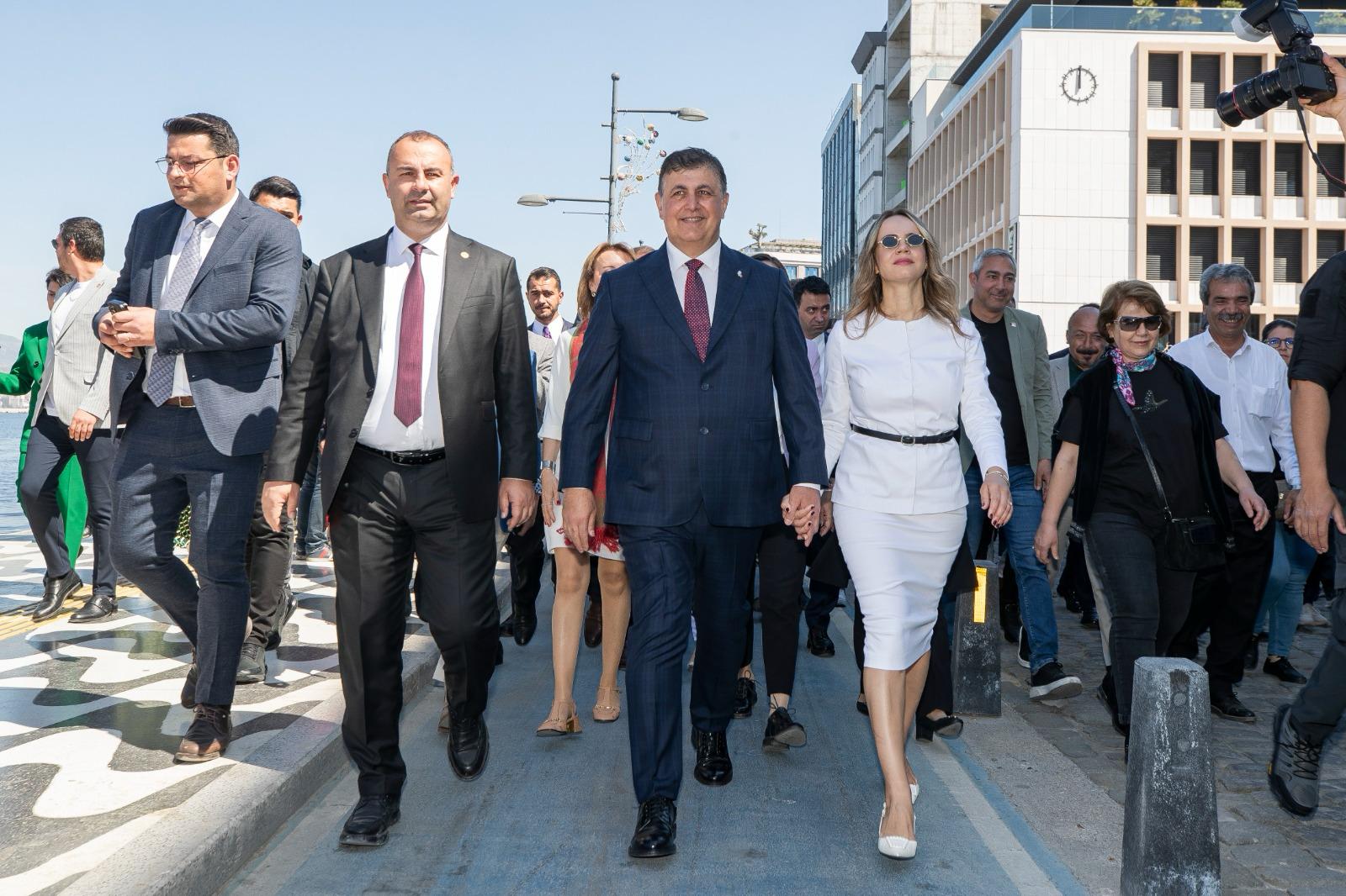 Tunç Soyer görevini Cemil Tugay'a devretti!