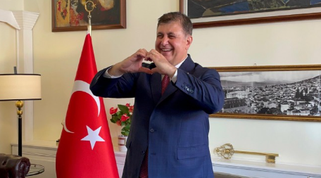 Tunç Soyer görevini Cemil Tugay'a devretti!