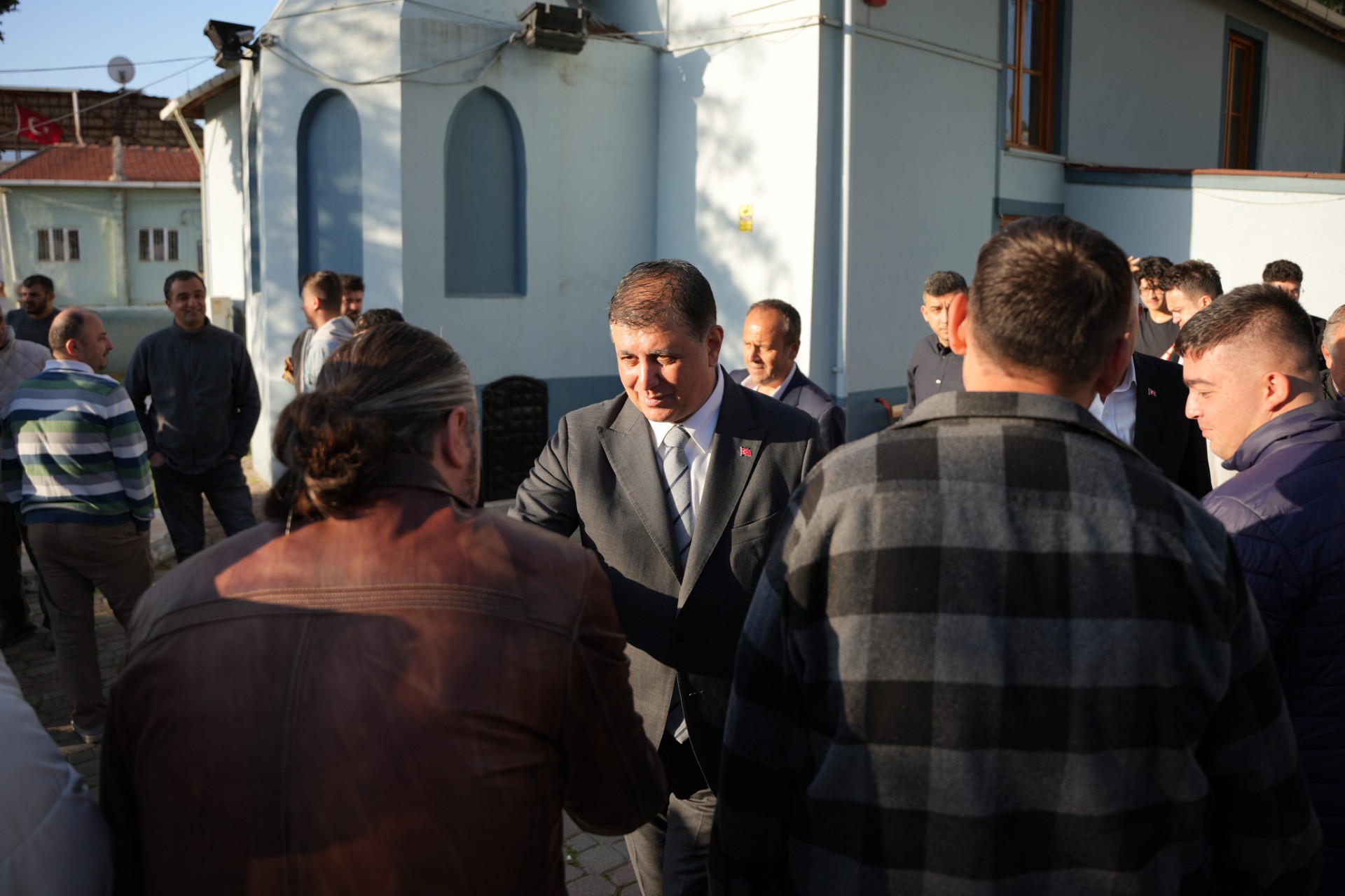 BAŞKAN TUGAY KEMALPAŞALILAR İLE BAYRAMLAŞTI