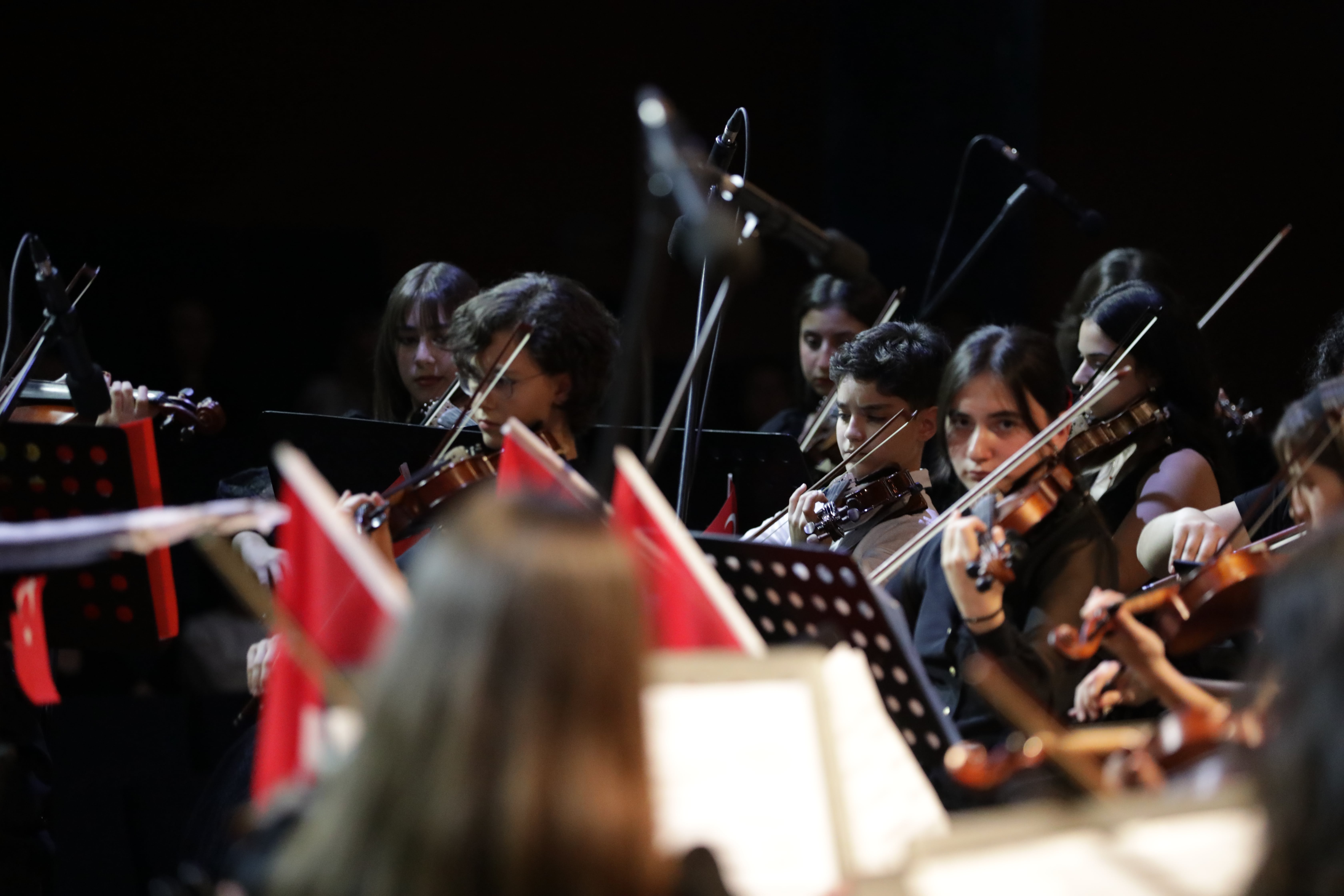 CUMHURİYET ÇOCUKLARINDAN 23 NİSAN KONSERİ