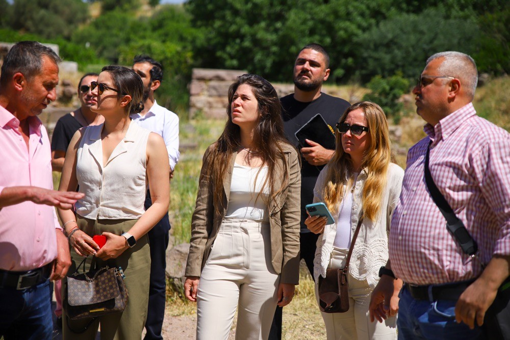 Kazı alanlarını ziyaret eden Başkan Denizli; “Tarihi ve kültürel miraslarımıza sahip çıkacağız”