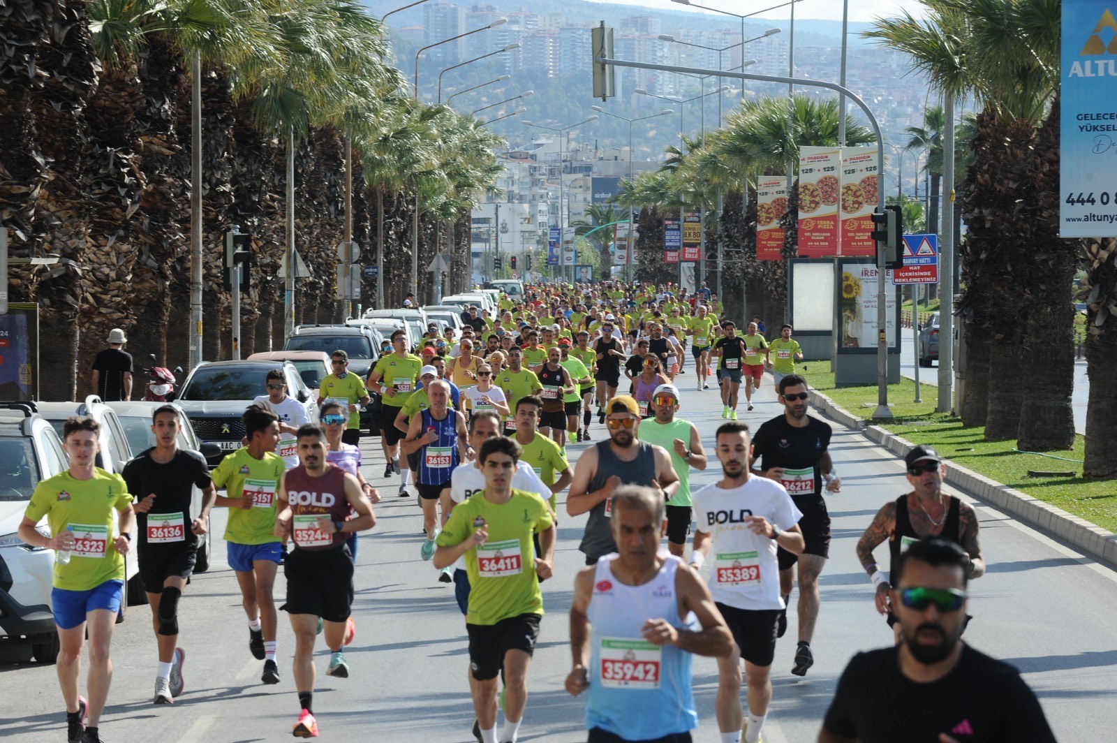 Karşıyaka tek yürek oldu, Zübeyde Anne’ye koştu!