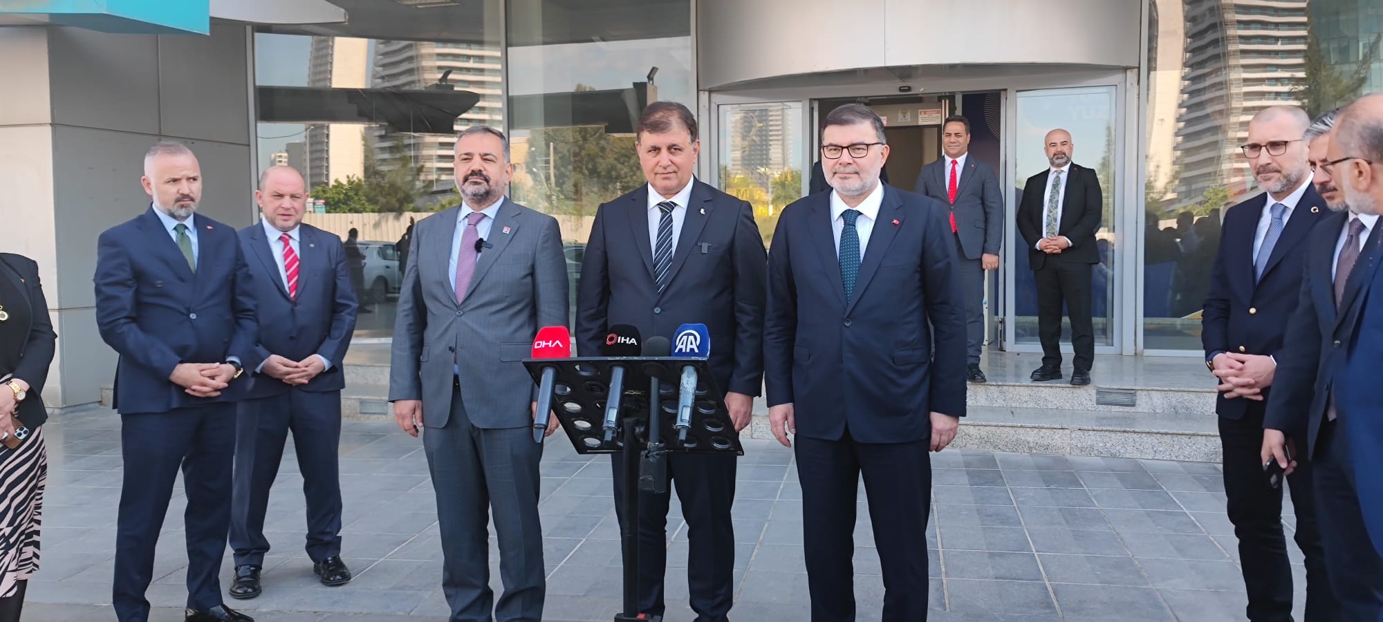 Başkan Tugay'dan AK Parti ve İYİ Parti'ye ziyaret