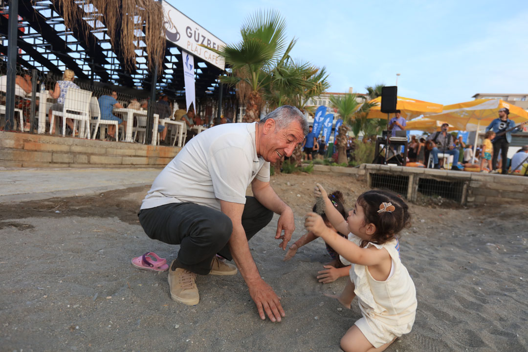 Güzelbahçe'de tatil yapacaklara müjde! : Şezlong, şemsiye ücretsiz
