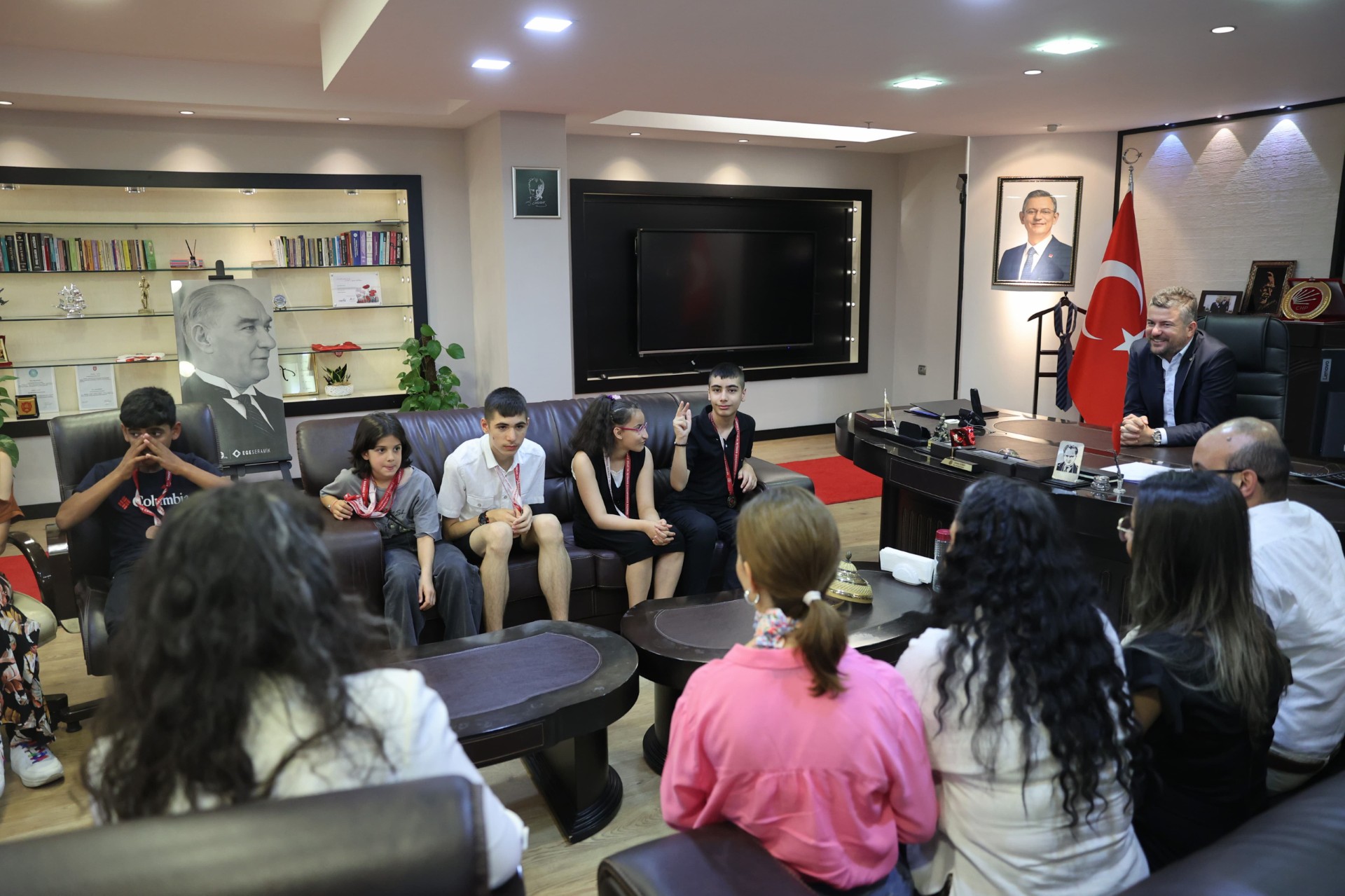 Buca'nın Özel Çocukları Başkan Duman'ı Ziyaret Etti