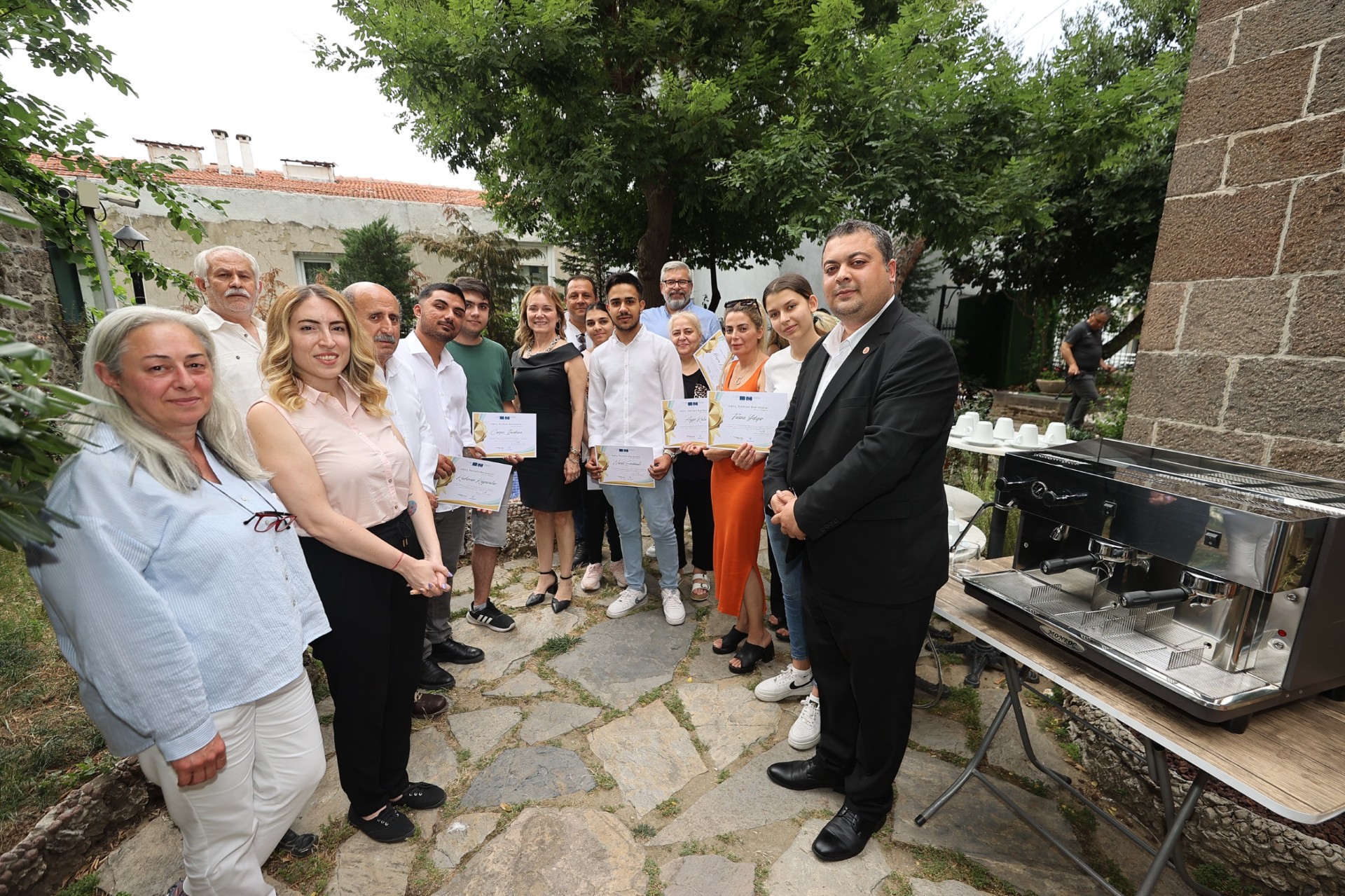 Konak’ta sertifika gururu: Genç Romanlar barista oldu