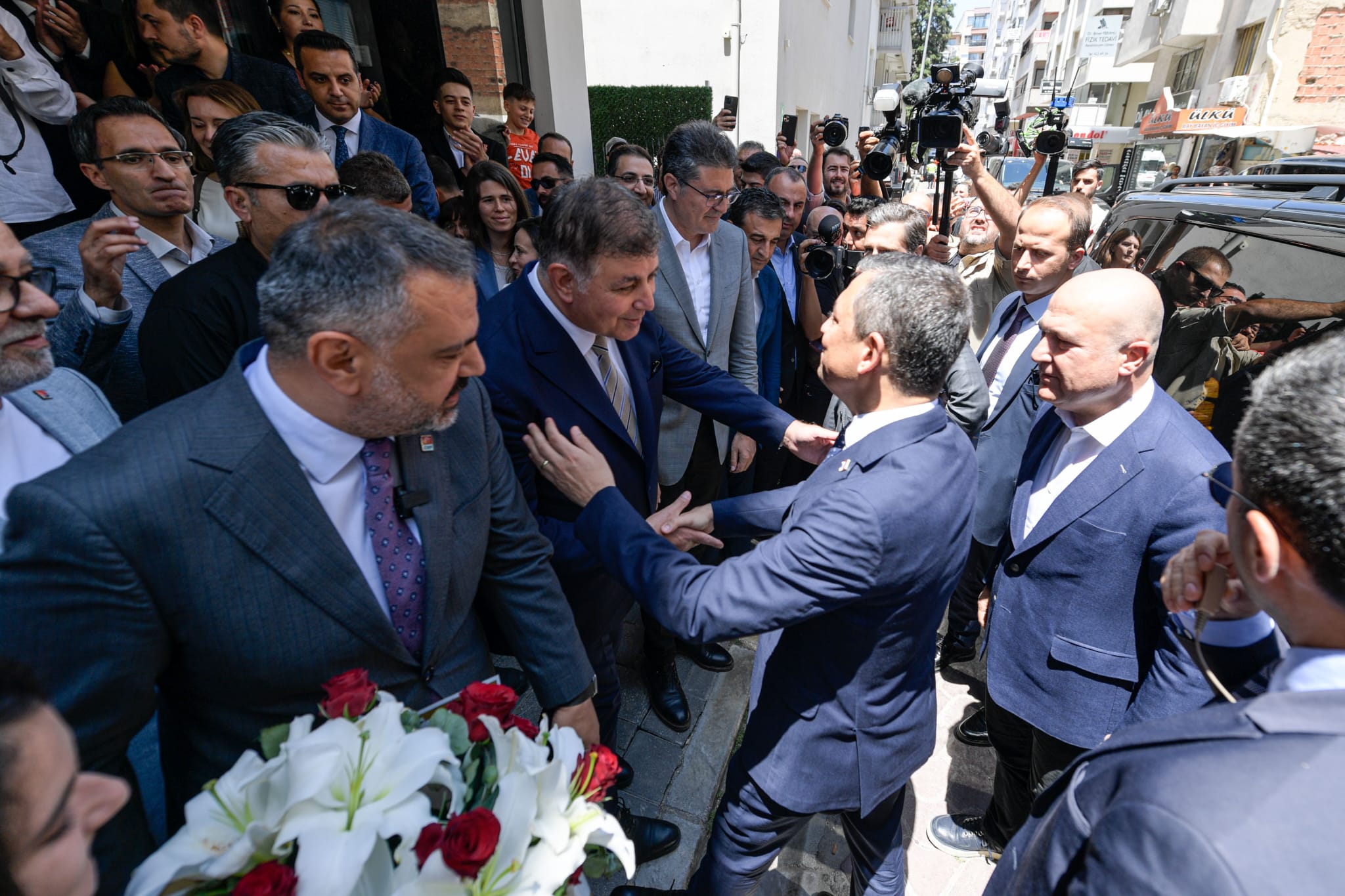 CHP Genel Başkanı Özgür Özel İzmir'e geldi