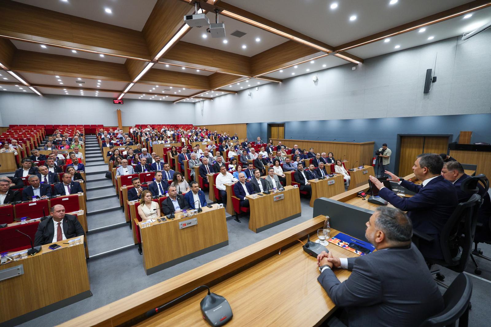 CHP Genel Başkanı Özel'den başkanlar zirvesi