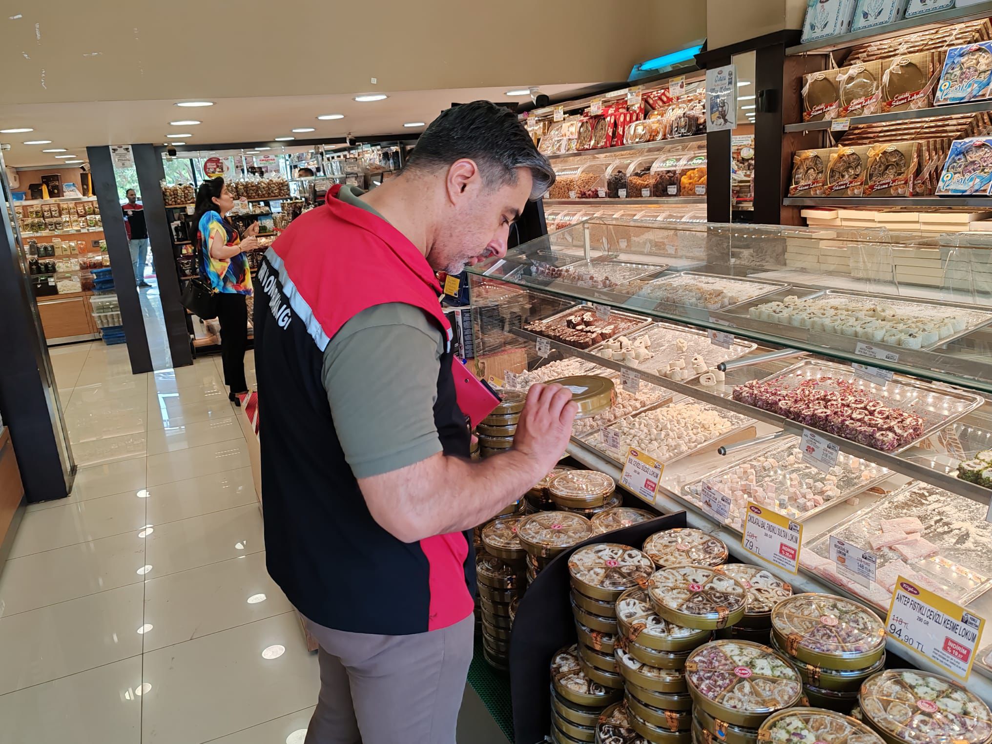 Kurban Bayramı öncesi vatandaşlarımızın güvenilir gıdaya ulaşabilmeleri için denetimlerimiz aralıksız devam ediyor