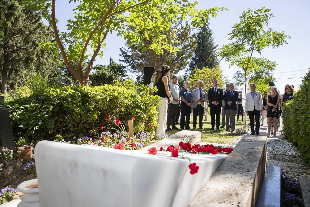 Ahmet Piriştina ölümünün 20'nci yılında kabri başında anıldı