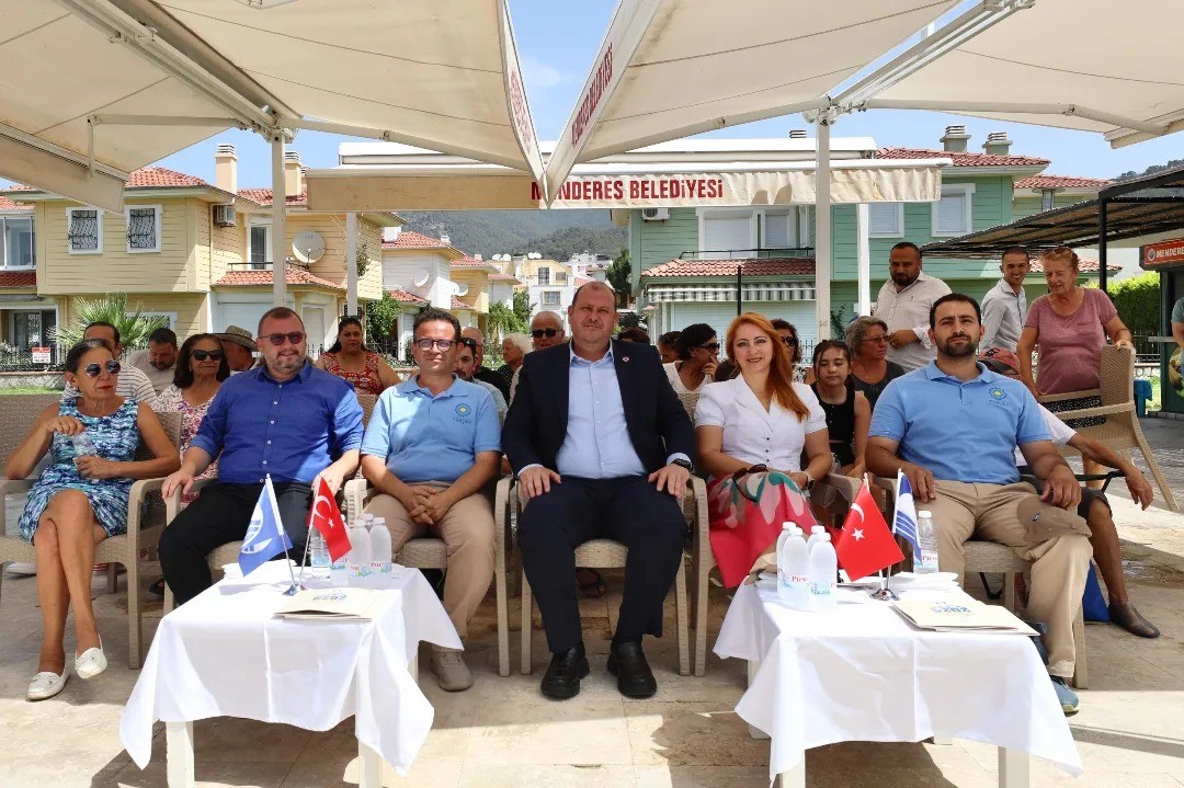 Menderes’te Mavi Bayraklar Dalgalanıyor