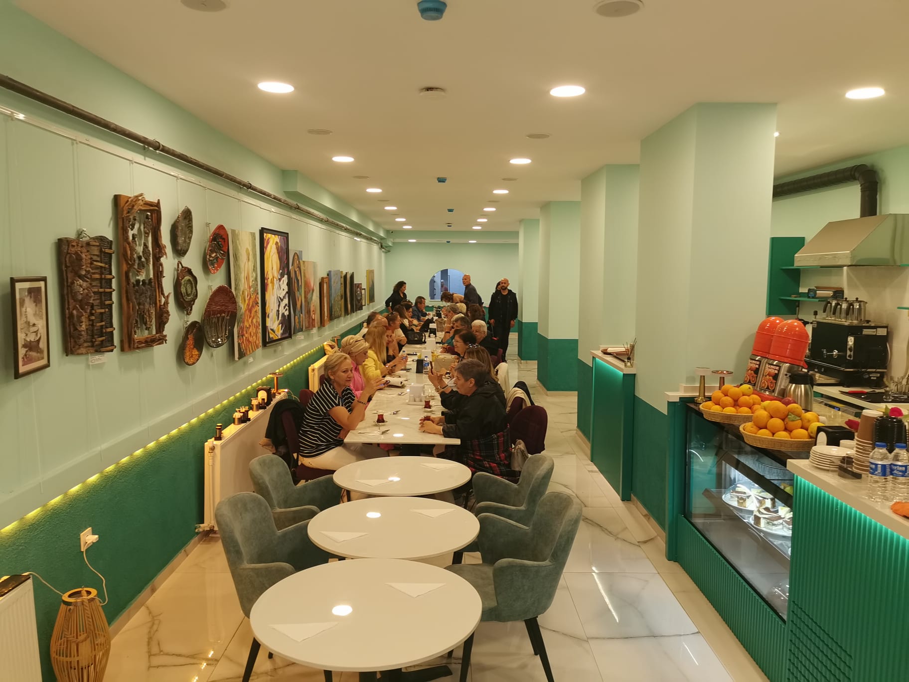 Alsancak'ta Lezzet ve Kalitenin Aile Dostu Buluşma Noktası: "Meş'ale"