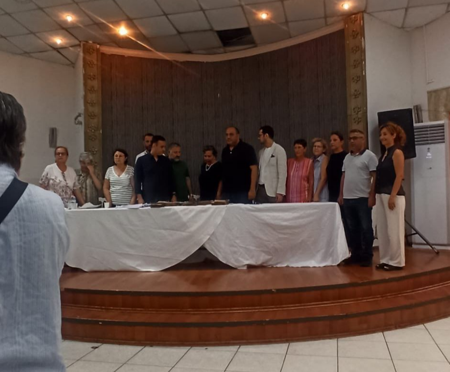 CHP Buca'da mavi ve beyaz liste salonu terk etti