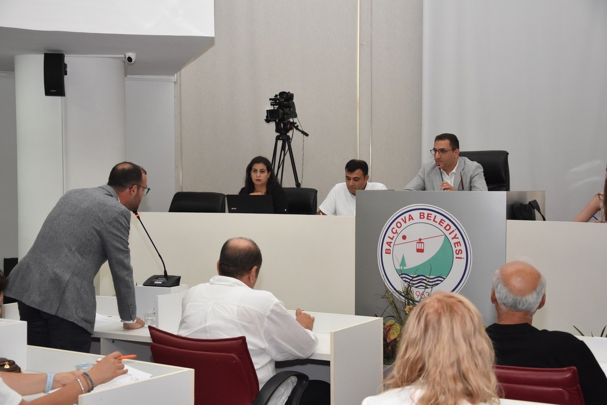 Balçova meclisinde gündem yangınlar oldu