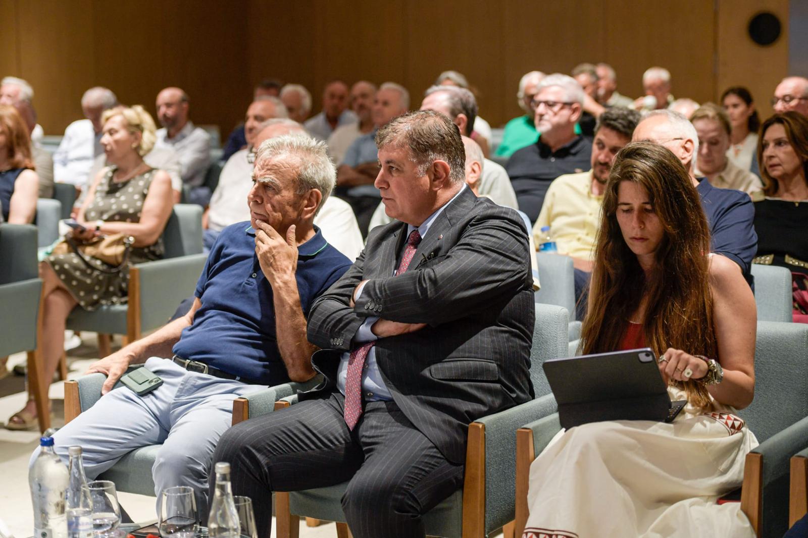 Başkan Tugay: Baskılara boyun eğmeyeceğim