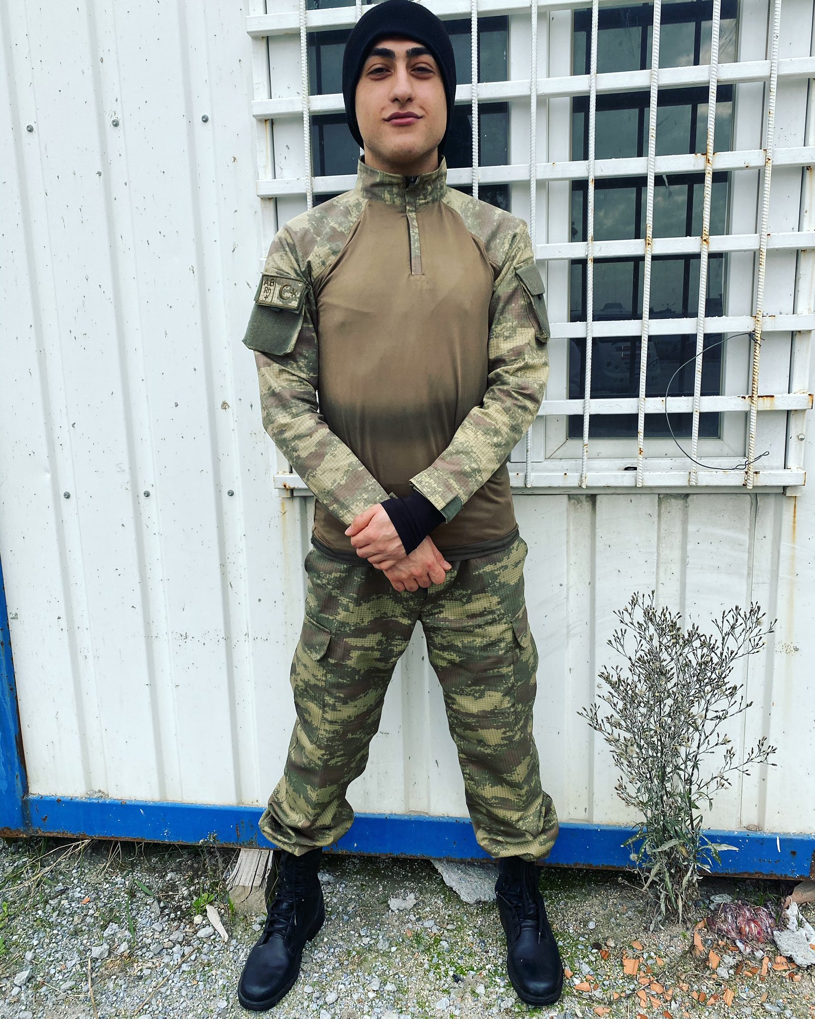 İzmir'de yasa dışı bahis operasyonu: Sosyal medya fenomeni gözaltına alındı