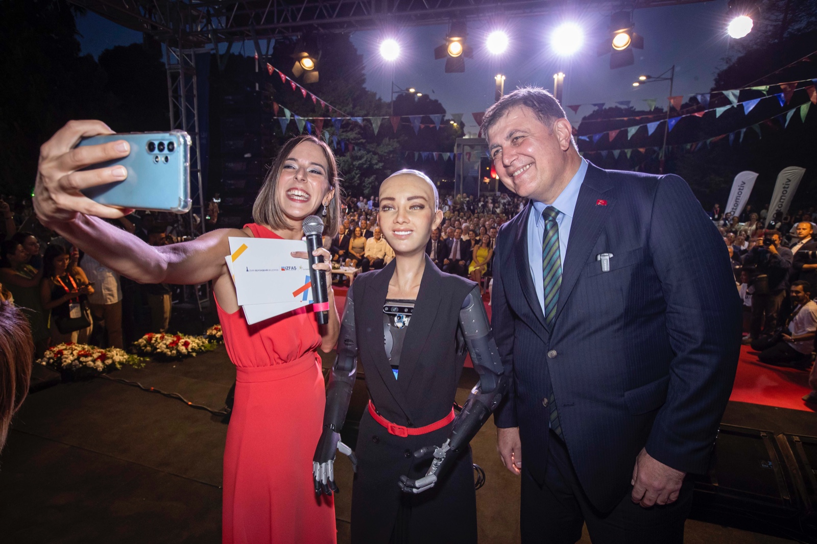 93. İzmir Enternasyonal Fuarı’nda “Robot Sophia”lı açılış