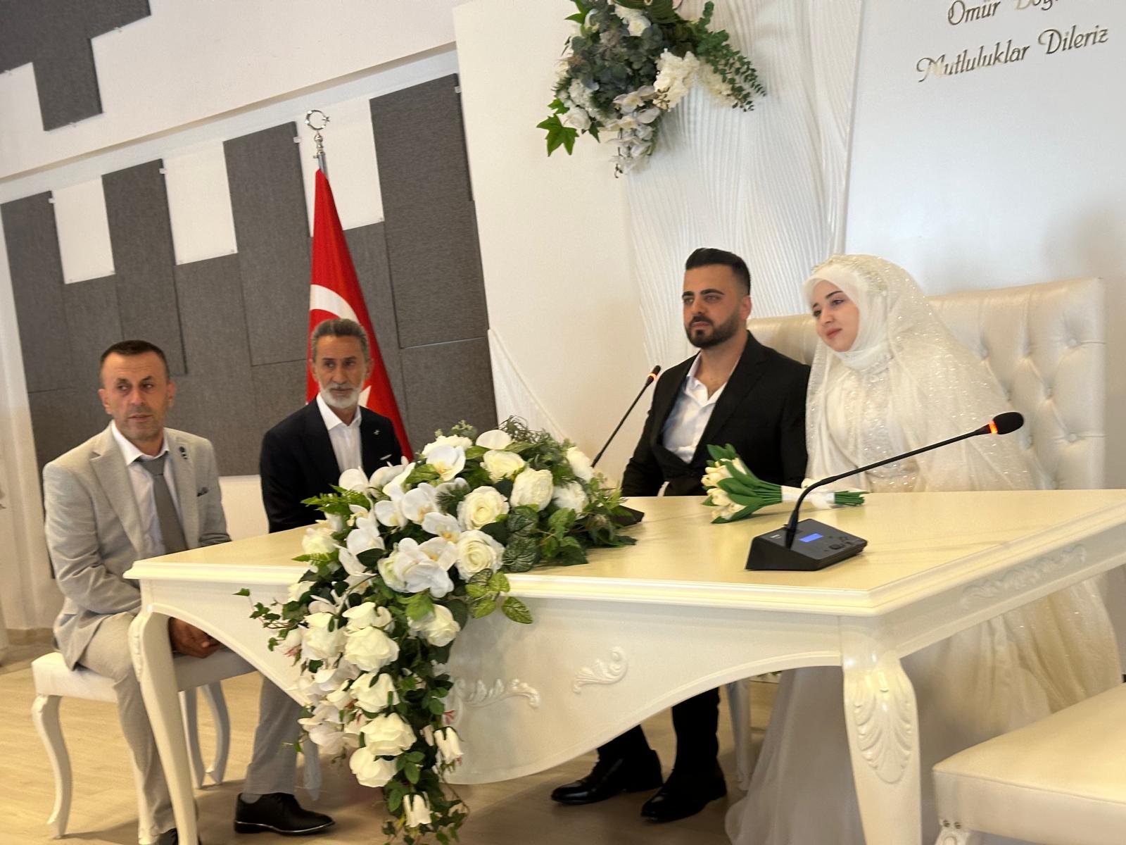 Sarıtaş ve Erkek ailesinin mutlu günü: Selvinaz ve Bilal dünyaevine girdi