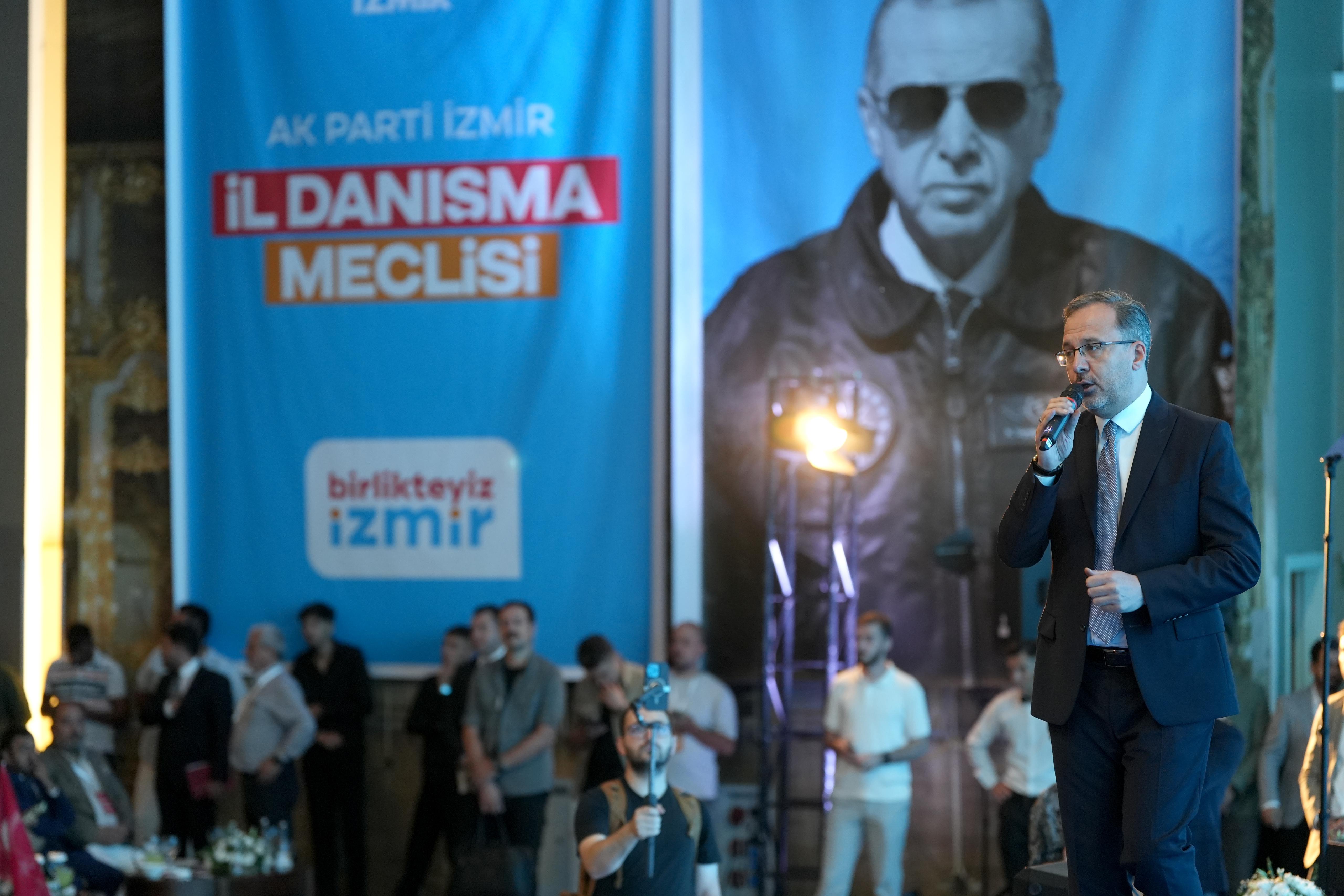 AK Parti Teşkilatı İzmir İl Danışma Meclisi Toplantısı'nda Buluştu